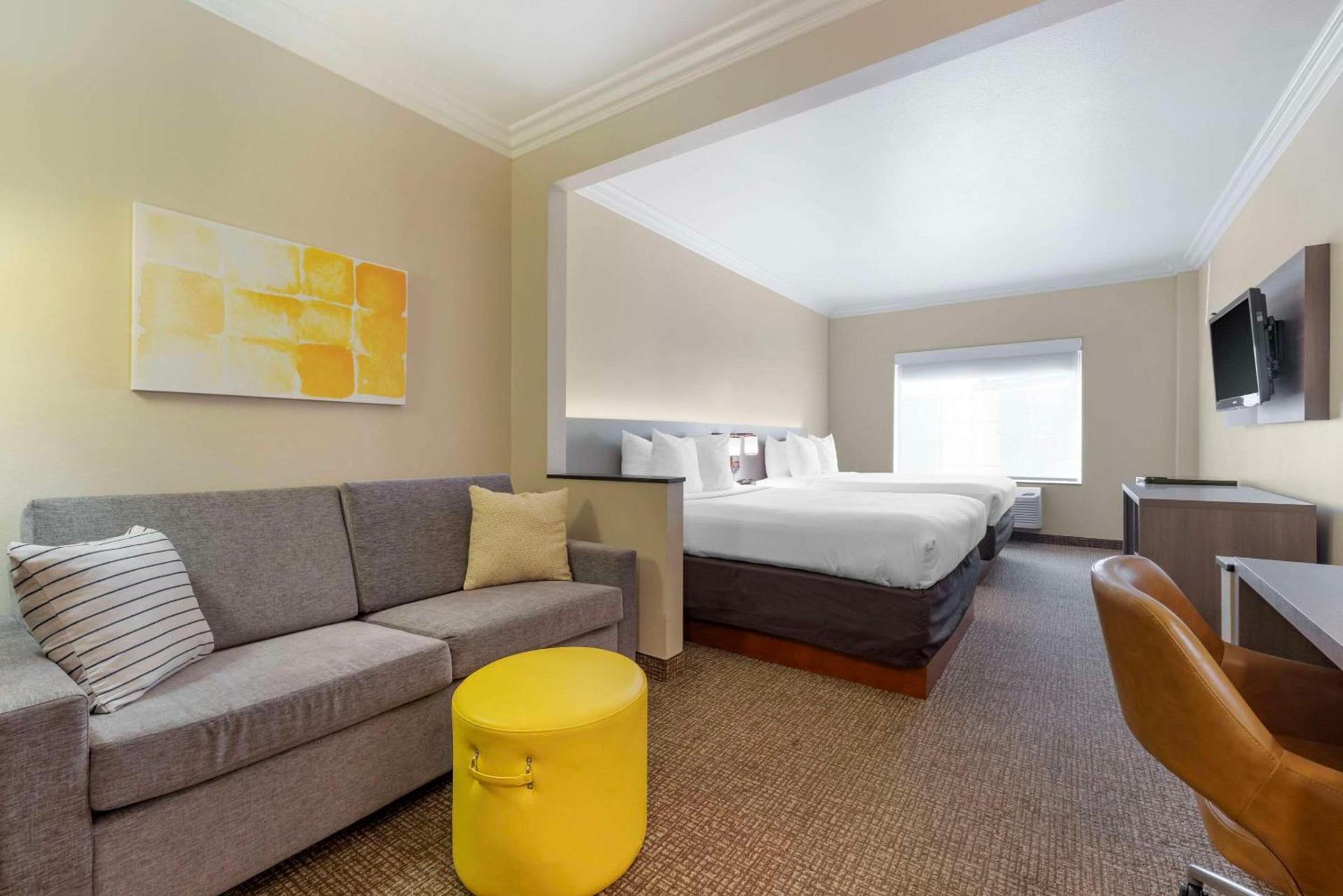 Comfort Suites Oceanside Camp Pendleton Area photo 48