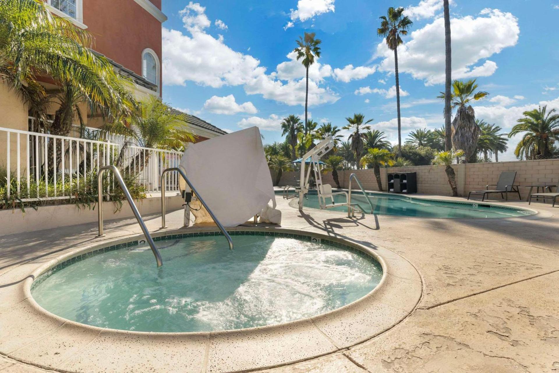 Comfort Suites Oceanside Camp Pendleton Area photo 49