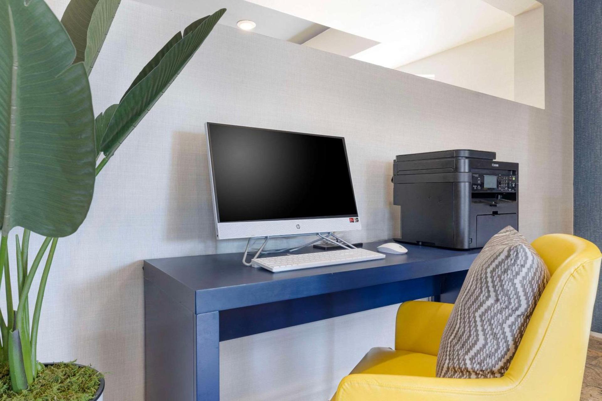 Comfort Suites Oceanside Camp Pendleton Area photo 52