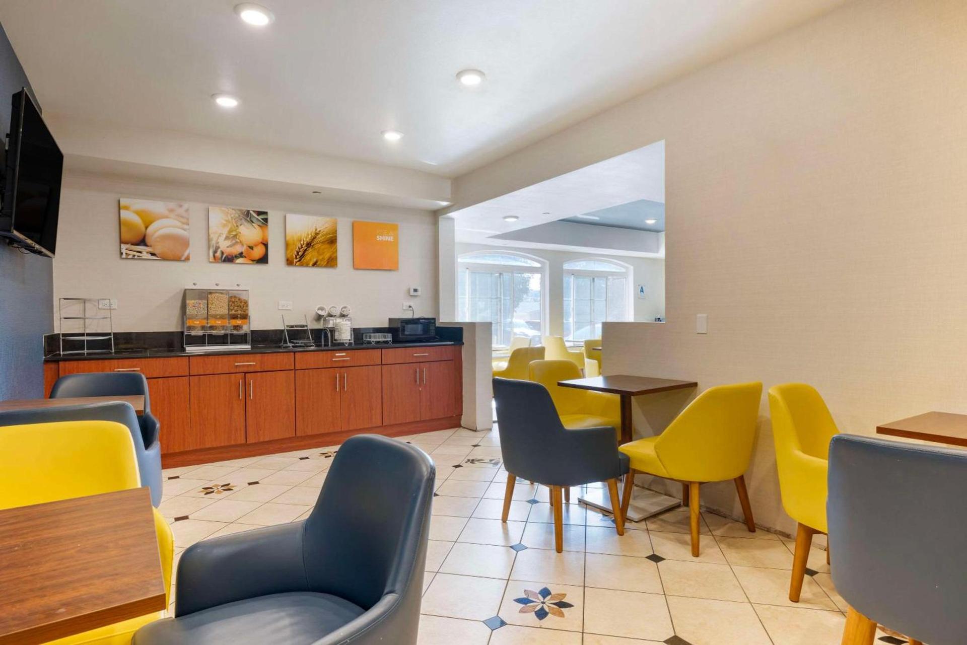 Comfort Suites Oceanside Camp Pendleton Area photo 53