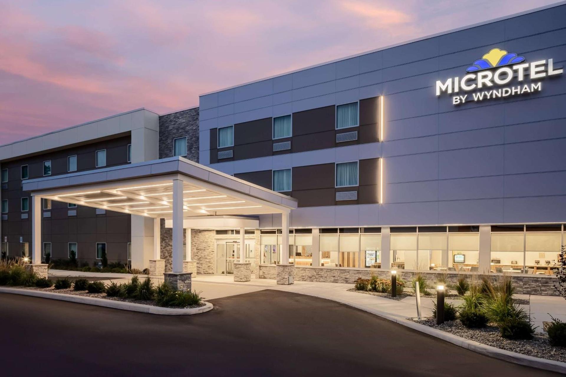 Microtel Inn & Suites by Wyndham Macedon photo 2