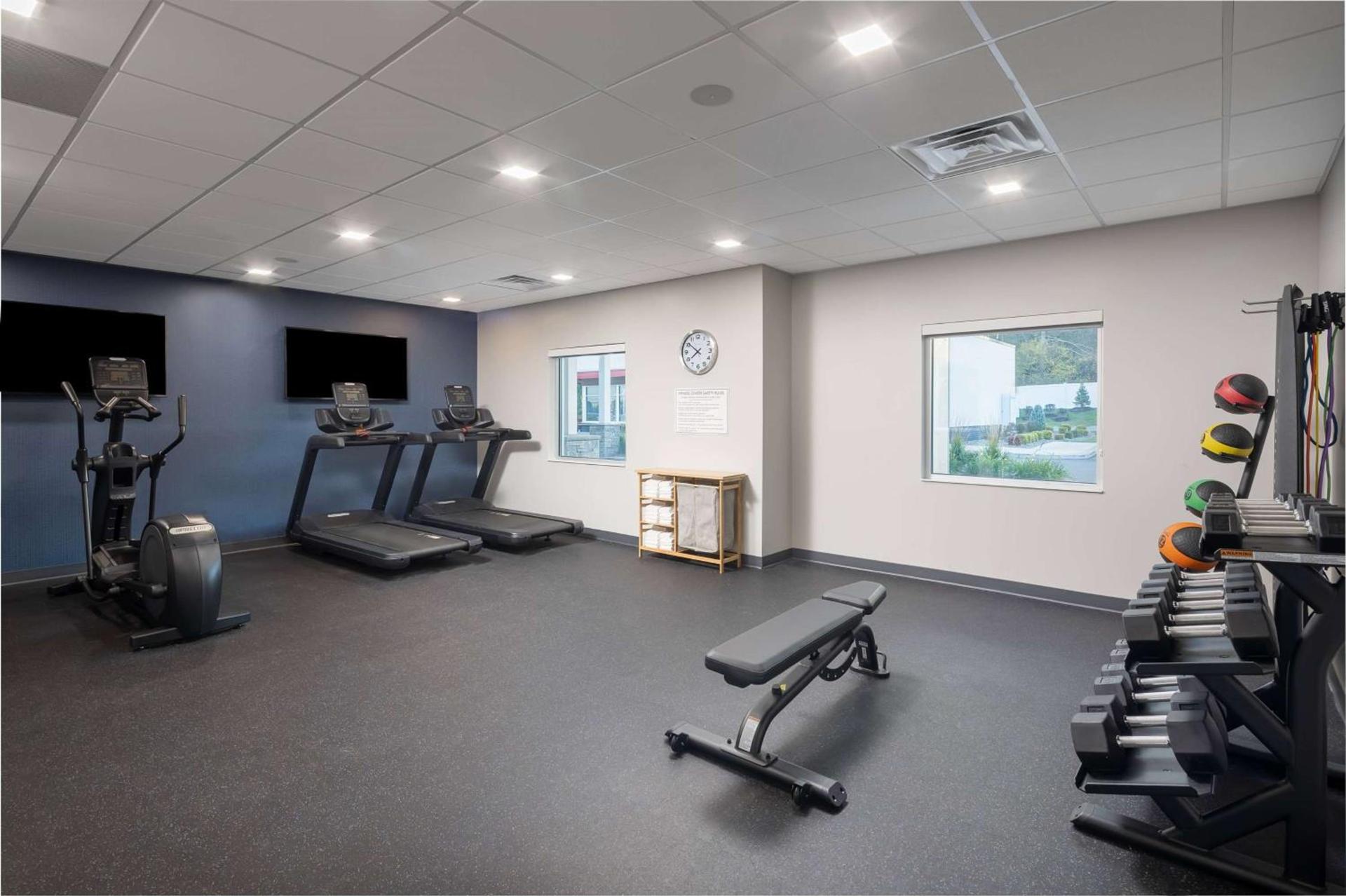 Microtel Inn & Suites by Wyndham Macedon photo 8