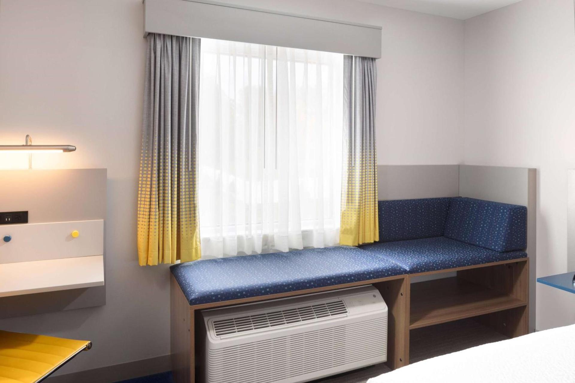 Microtel Inn & Suites by Wyndham Macedon photo 27