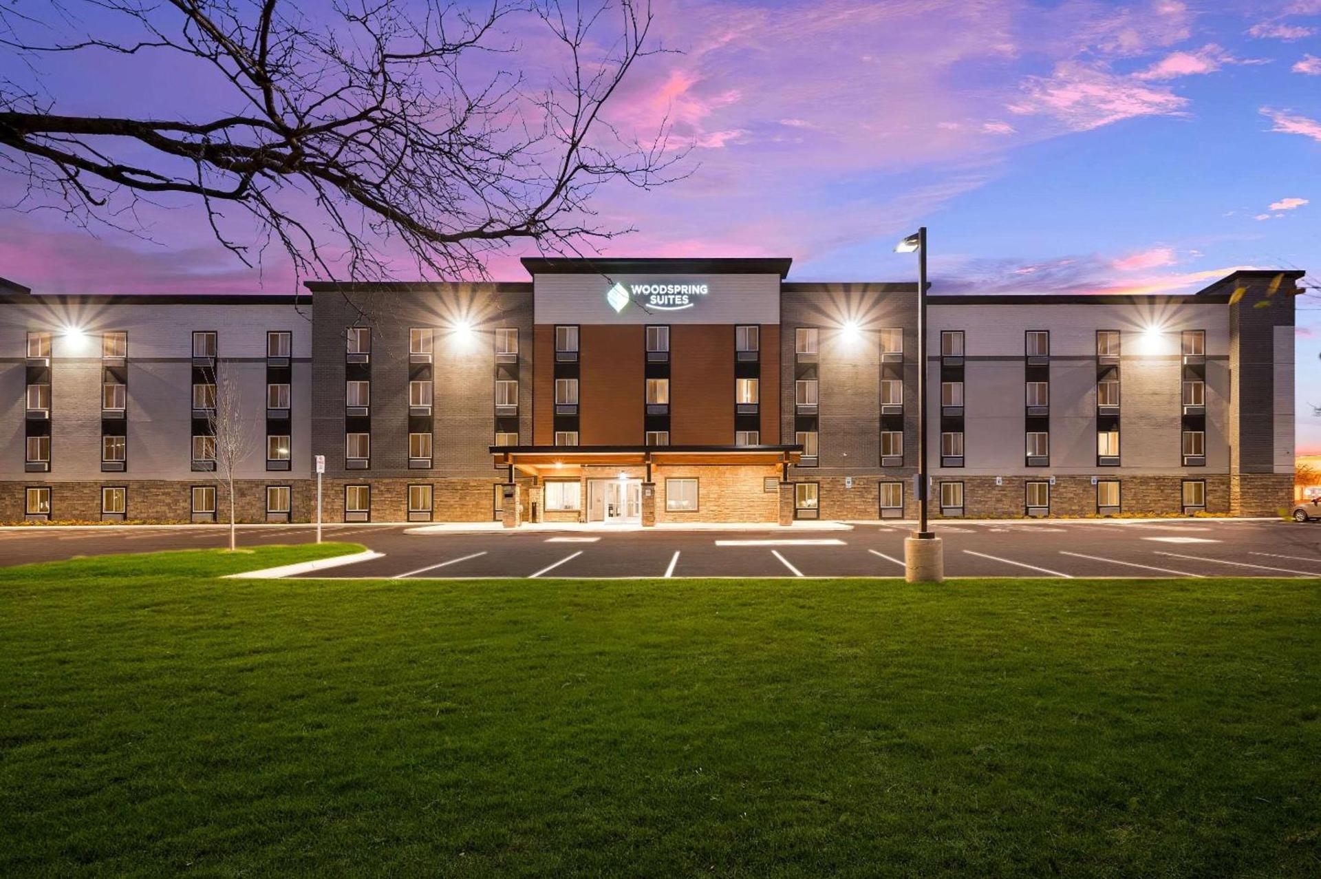 WoodSpring Suites Dearborn Detroit photo 3