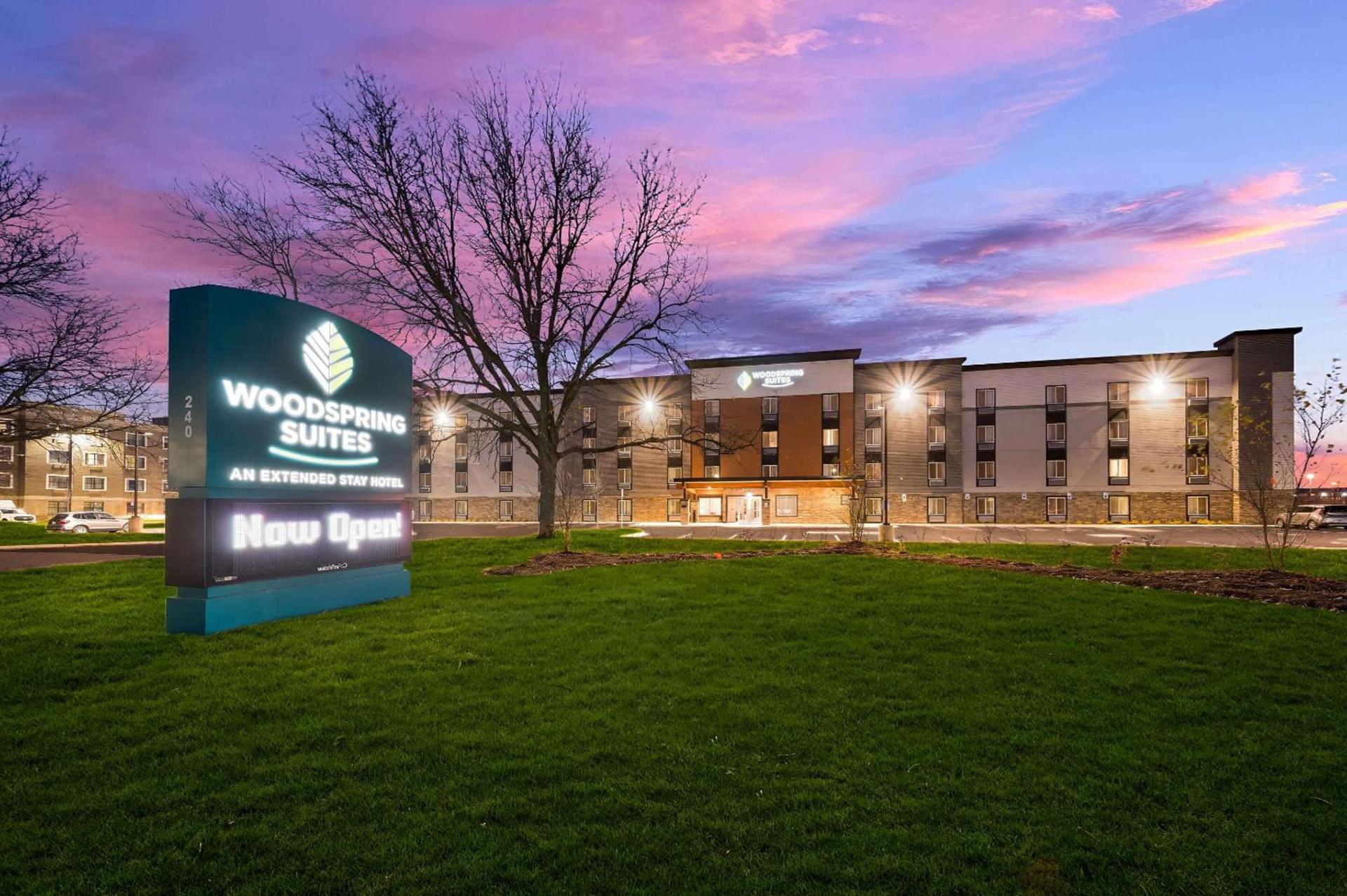 WoodSpring Suites Dearborn Detroit photo 4