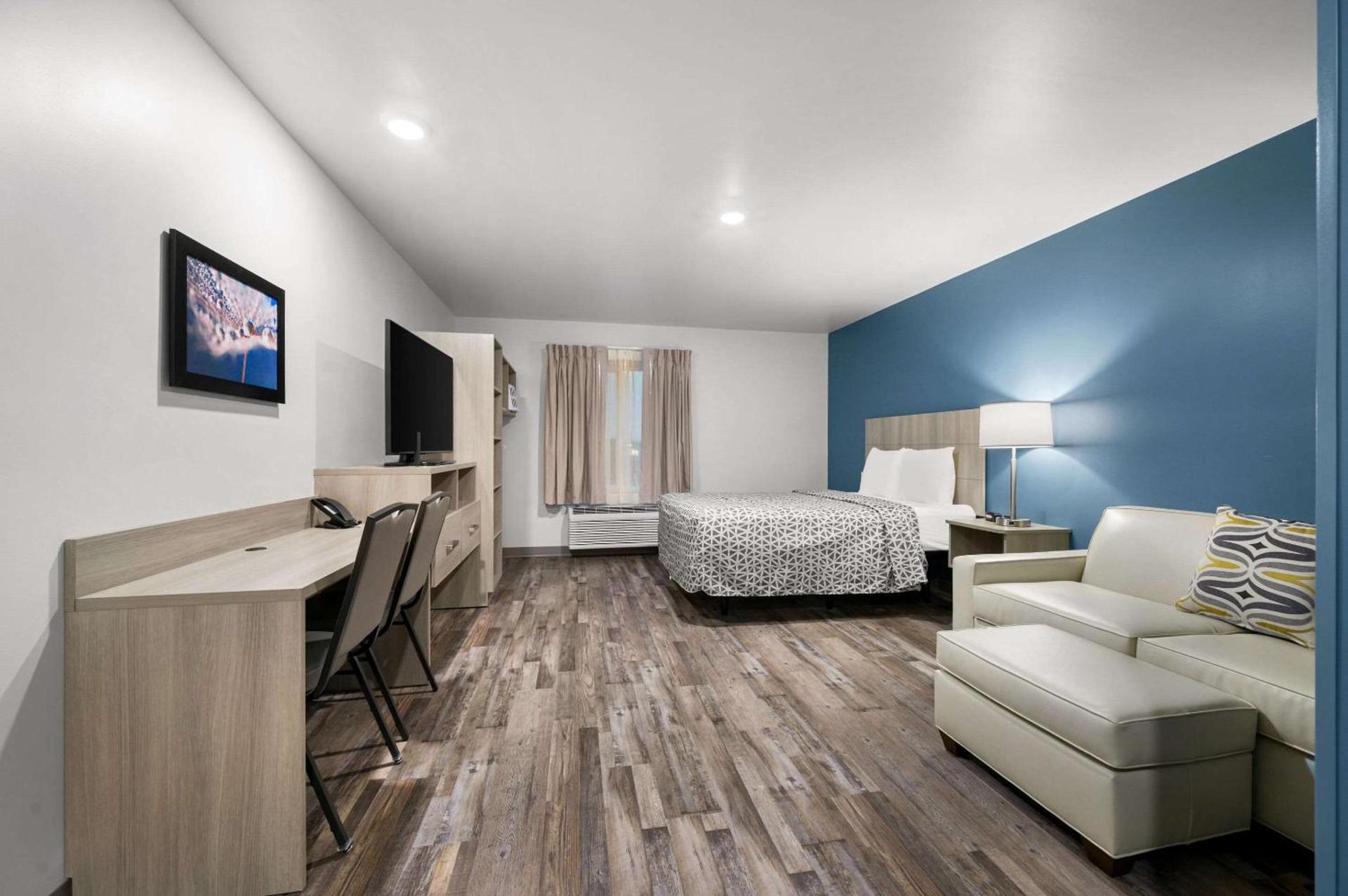 WoodSpring Suites Dearborn Detroit photo 13