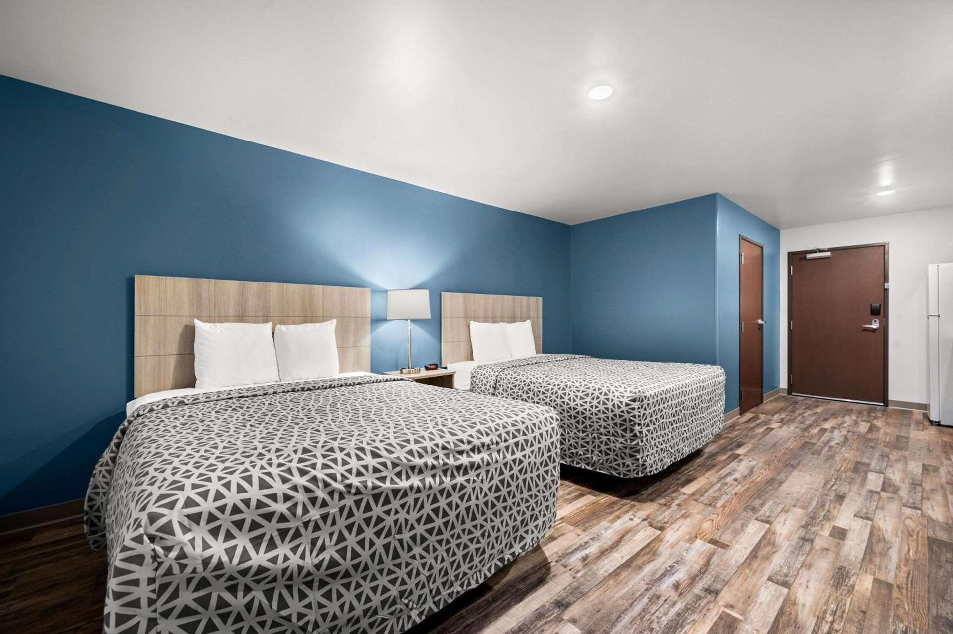 WoodSpring Suites Dearborn Detroit photo 17