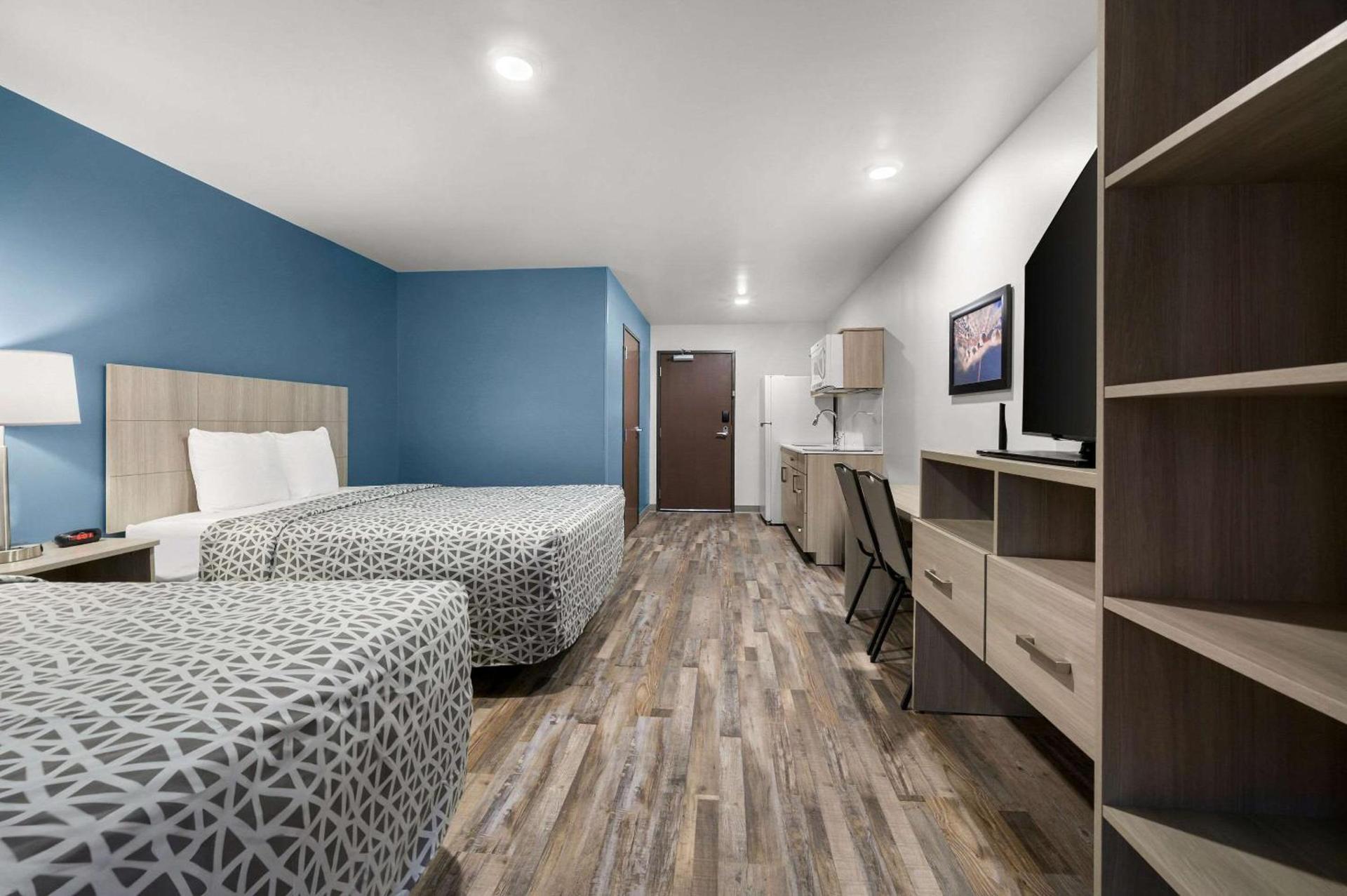 WoodSpring Suites Dearborn Detroit photo 18