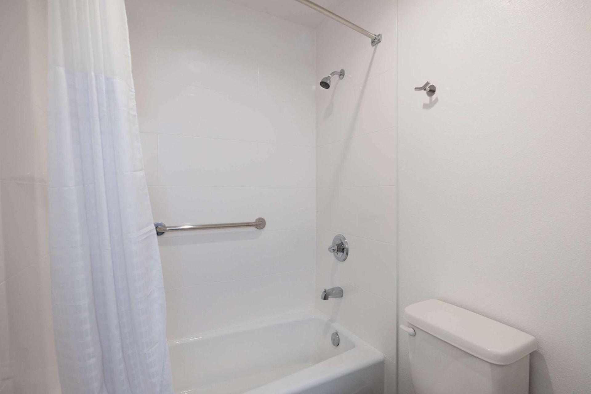 Days Inn by Wyndham Arroyo Grande Pismo Beach photo 8