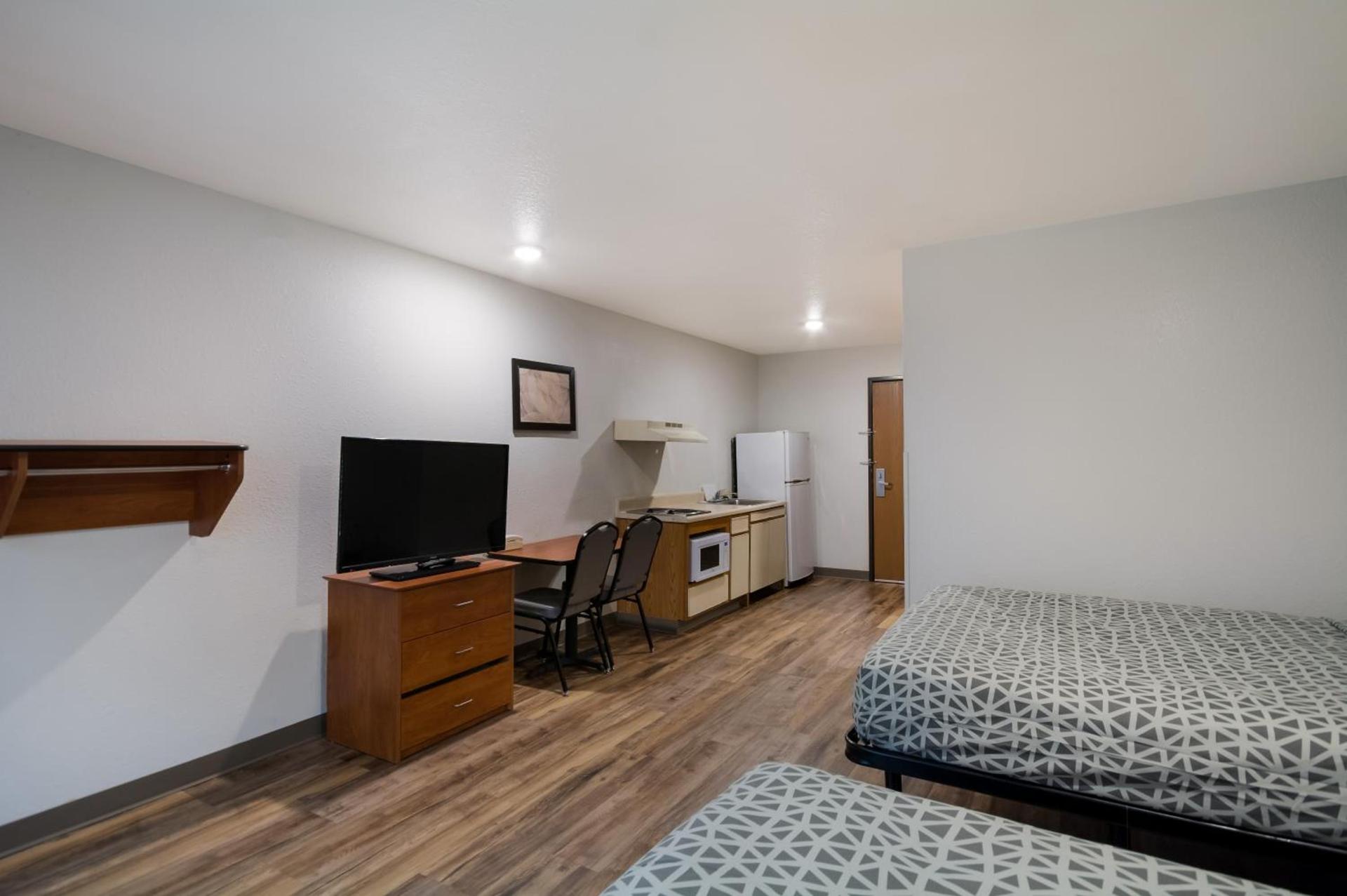 WoodSpring Suites Lexington Southeast photo 12