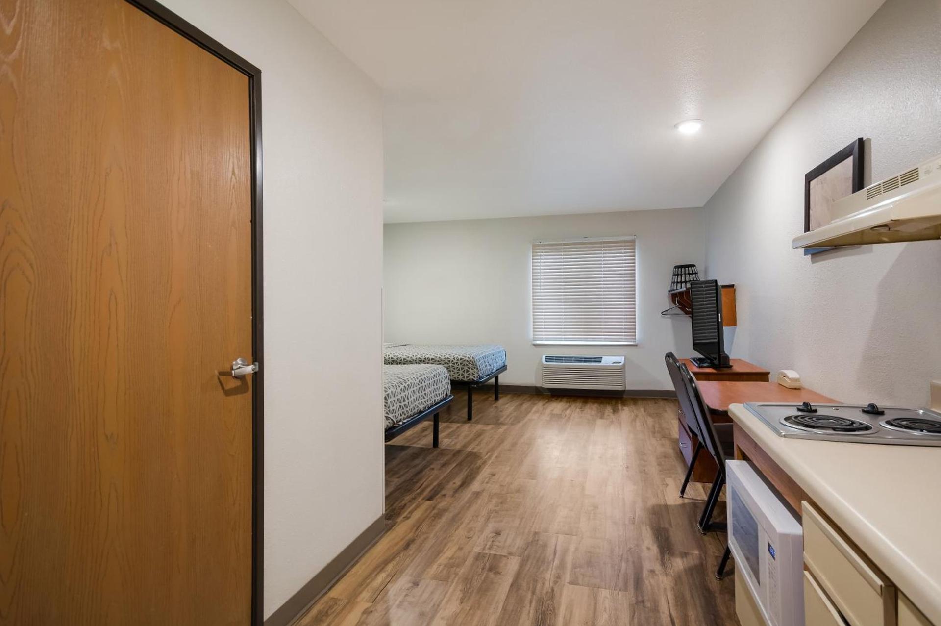 WoodSpring Suites Lexington Southeast photo 11