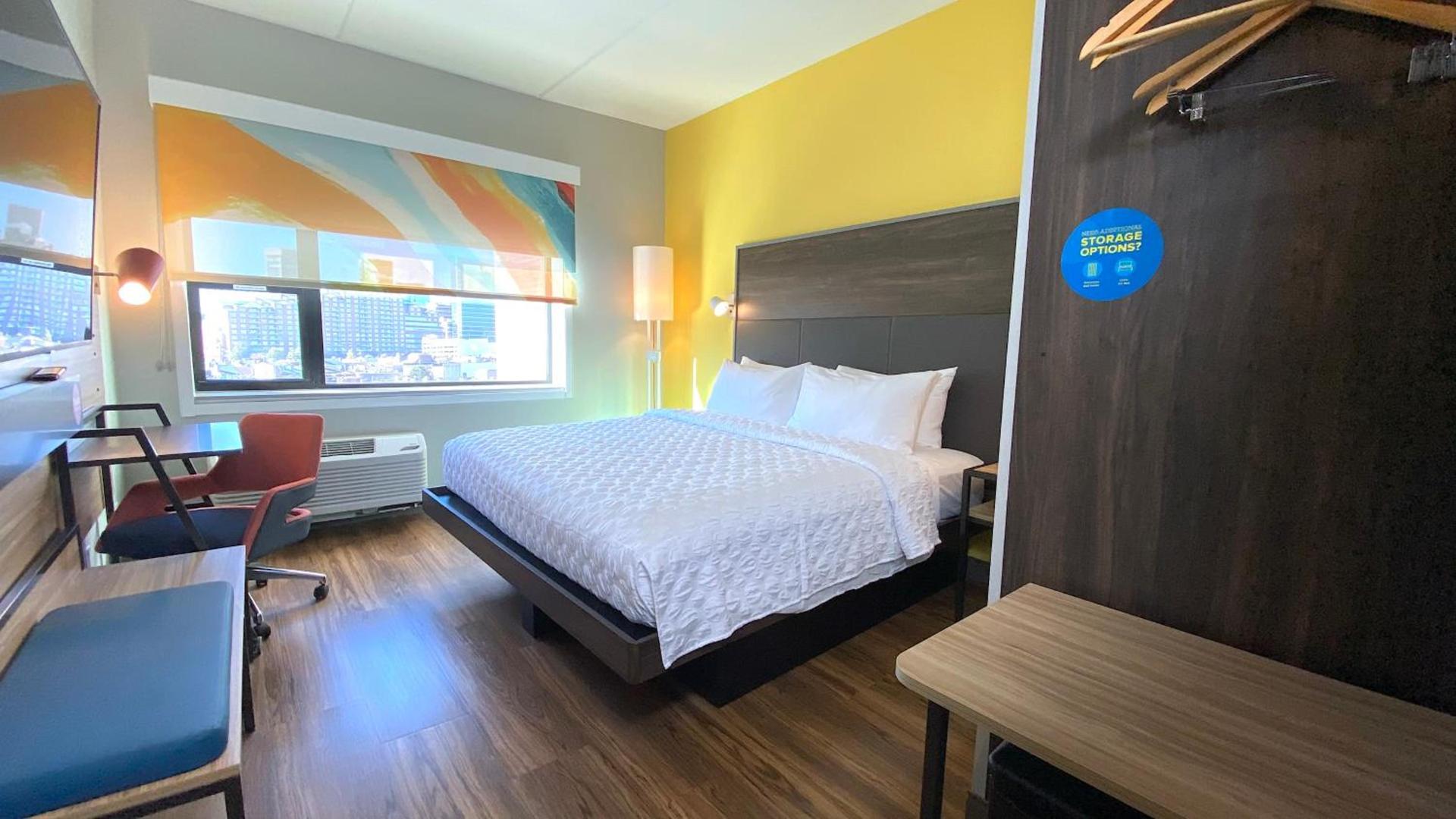Tru By Hilton Baltimore Harbor East photo 34