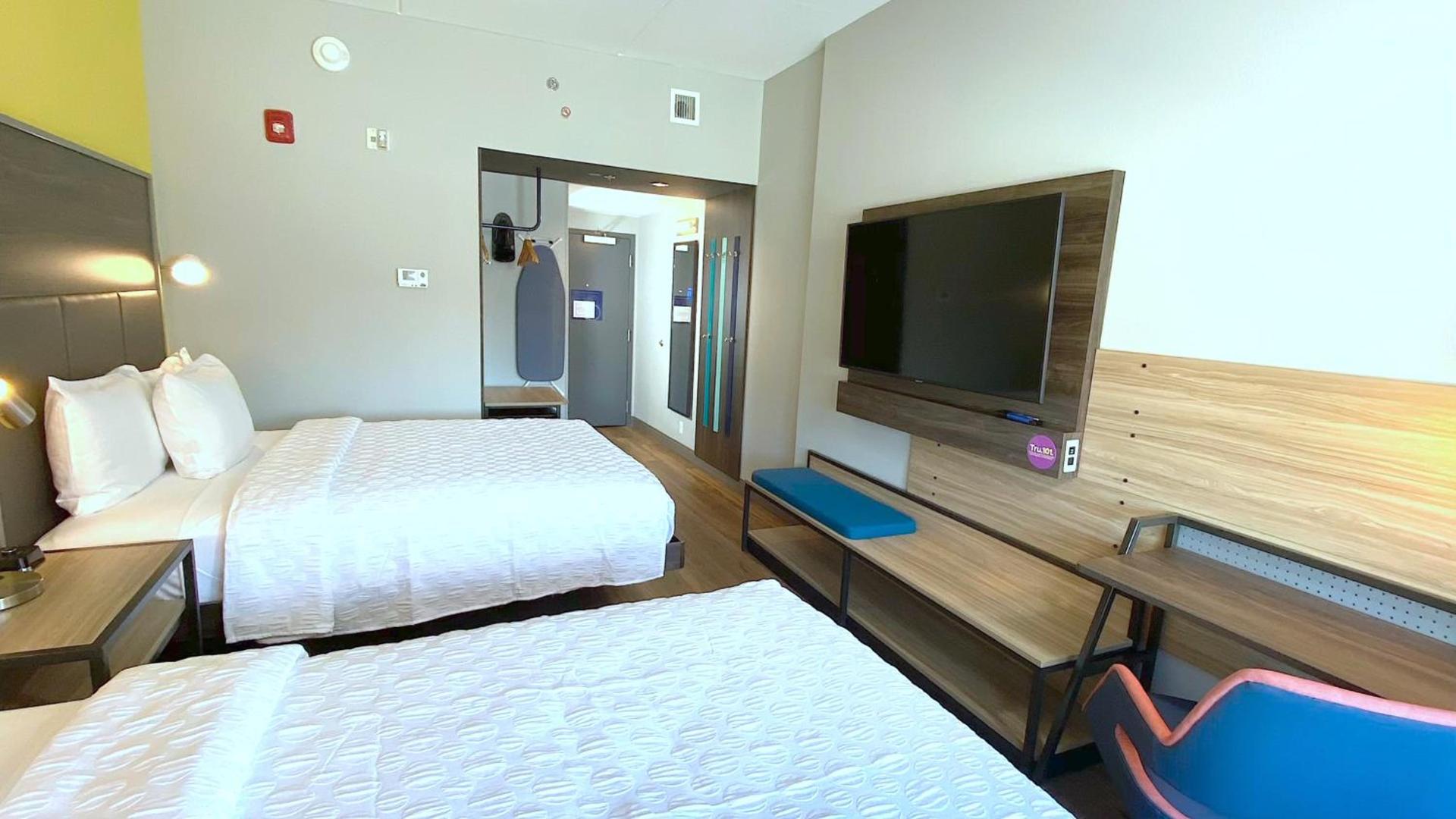 Tru By Hilton Baltimore Harbor East photo 37