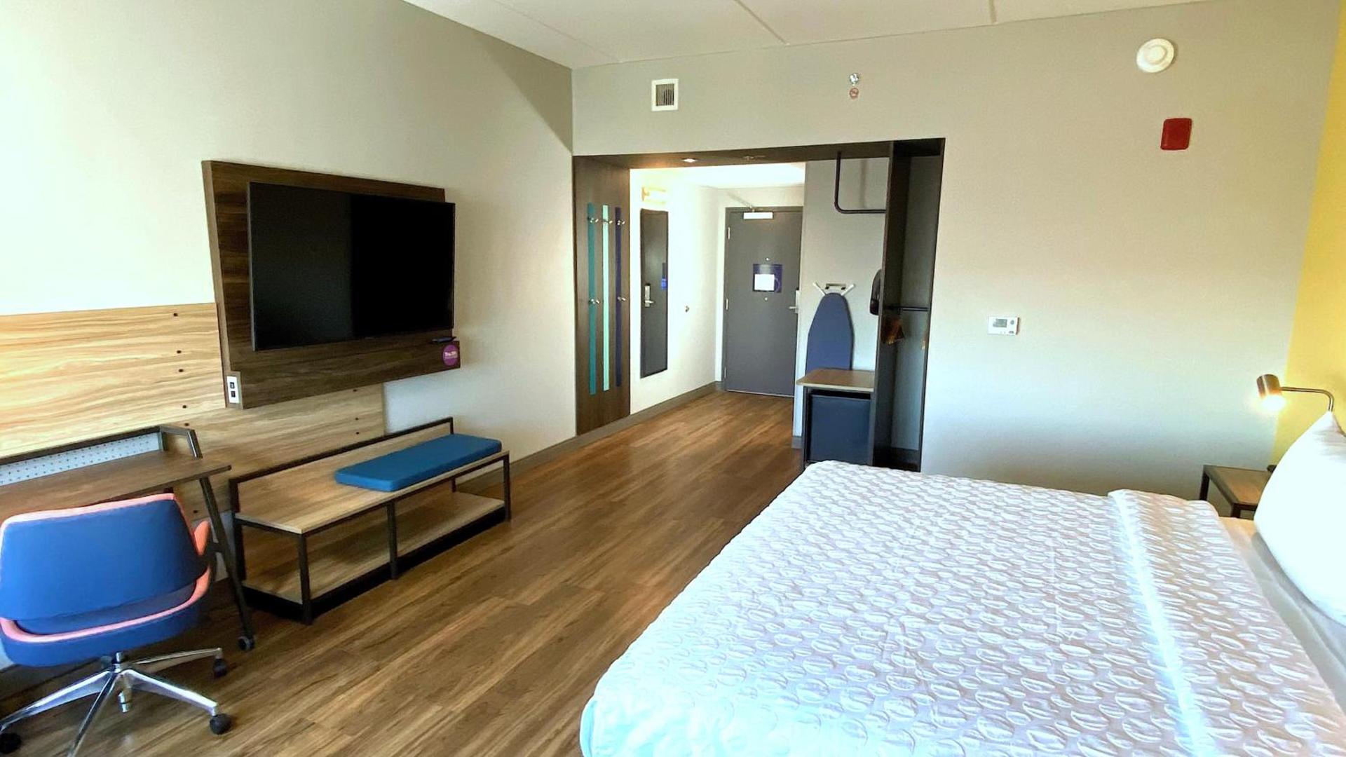 Tru By Hilton Baltimore Harbor East photo 38