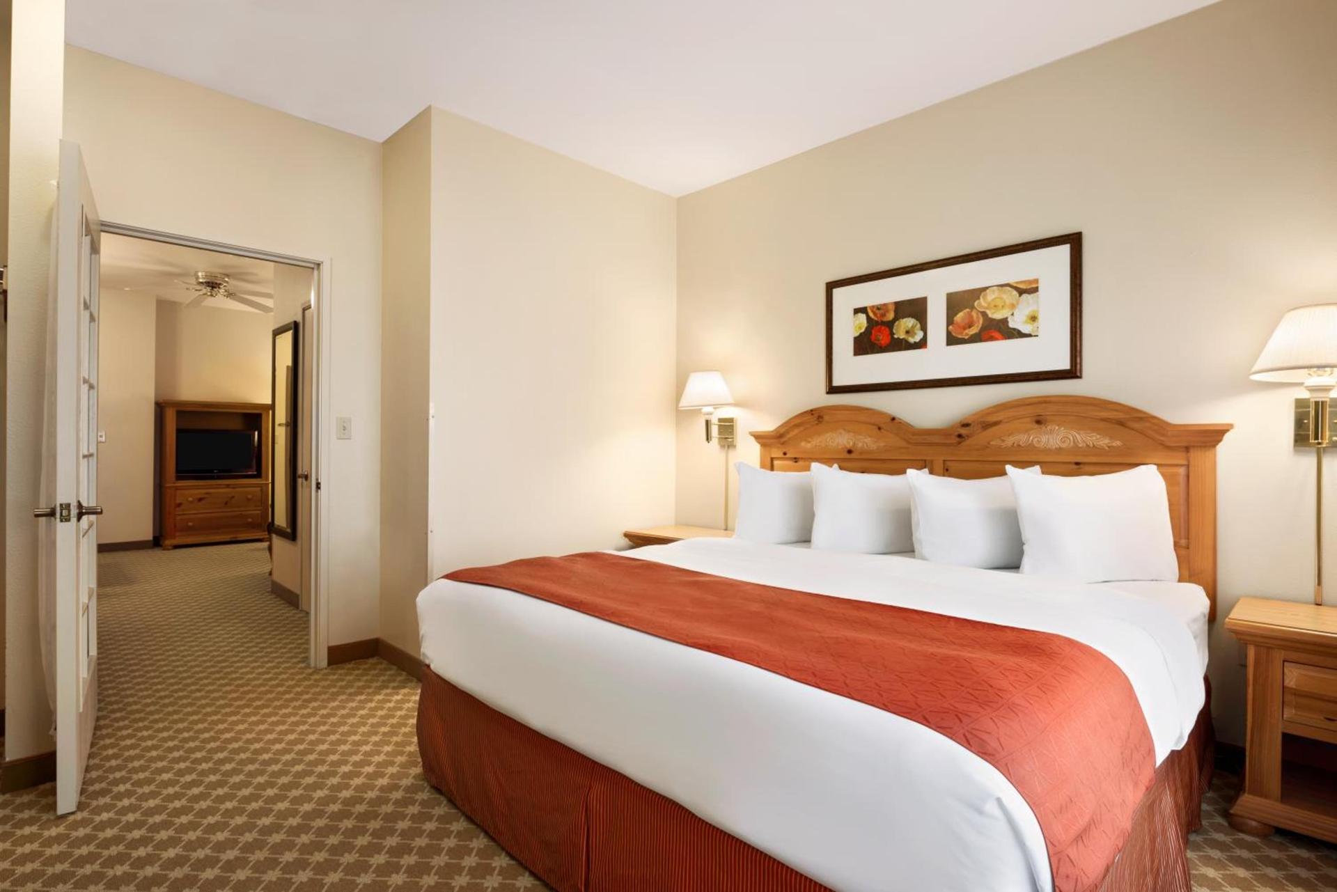 Country Inn & Suites by Radisson, Clinton, IA photo 20