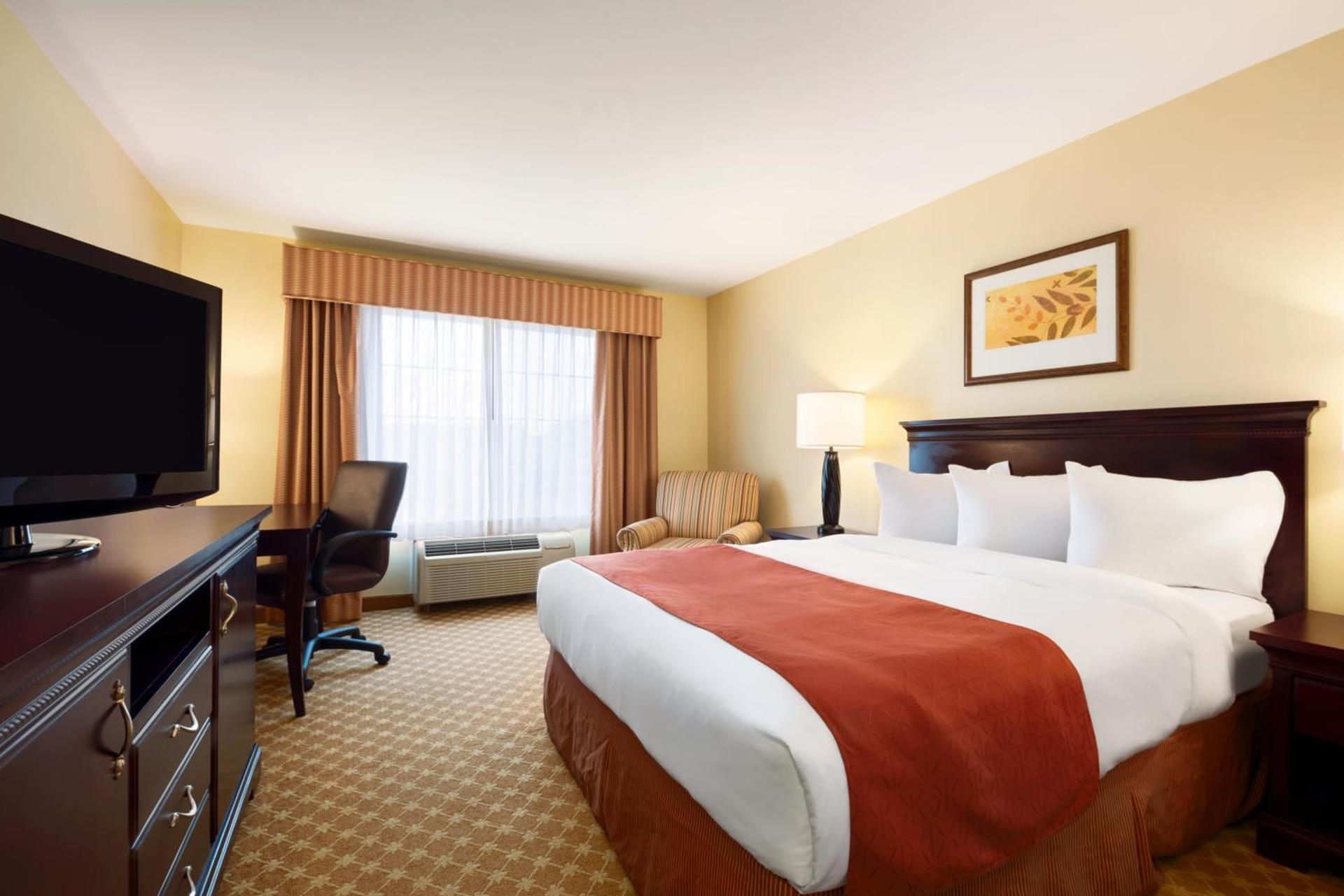 Country Inn & Suites by Radisson, Clinton, IA photo 16