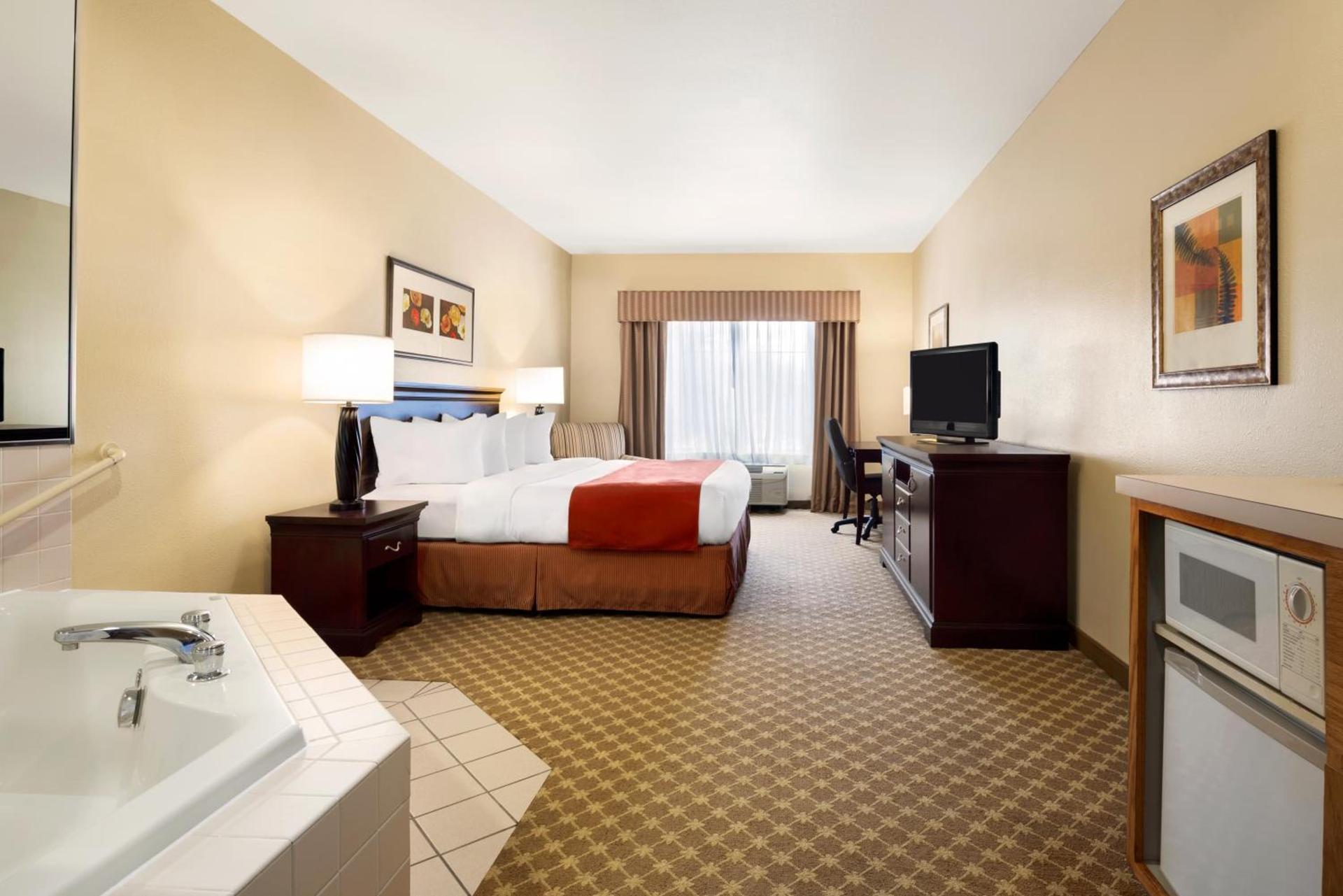 Country Inn & Suites by Radisson, Clinton, IA photo 23