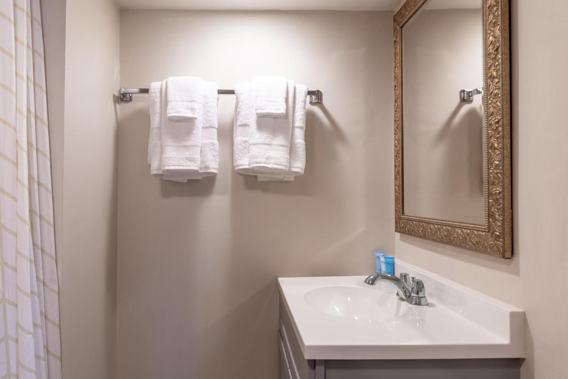 Sara Placid Inn & Suites photo 39