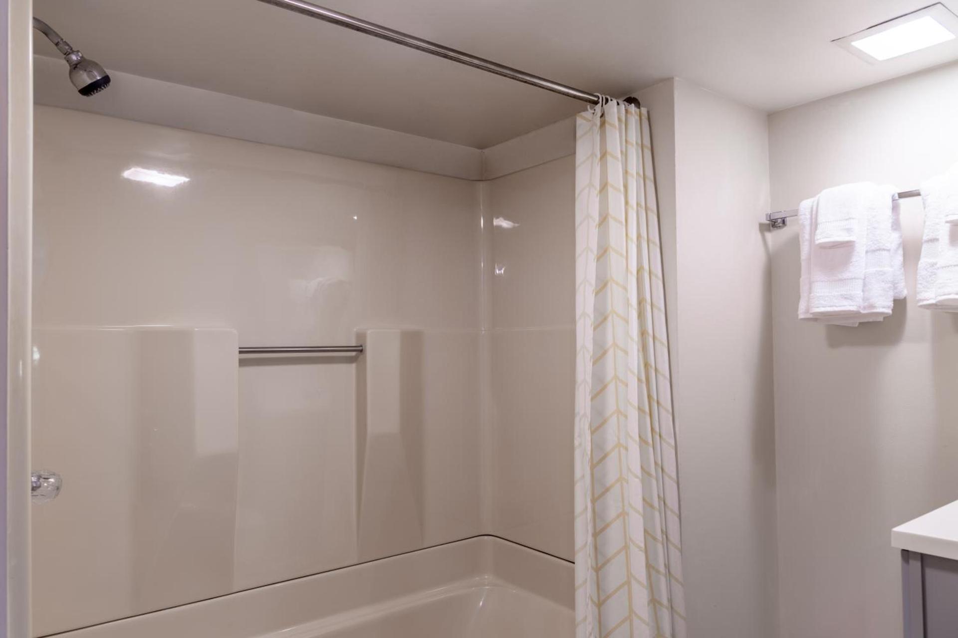 Sara Placid Inn & Suites photo 40