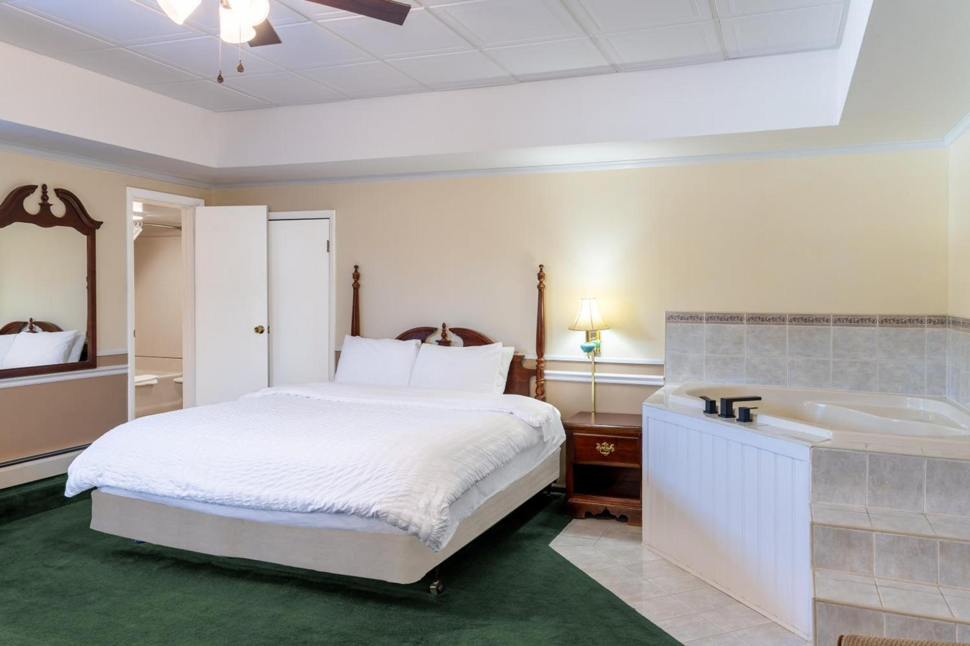 Sara Placid Inn & Suites photo 16