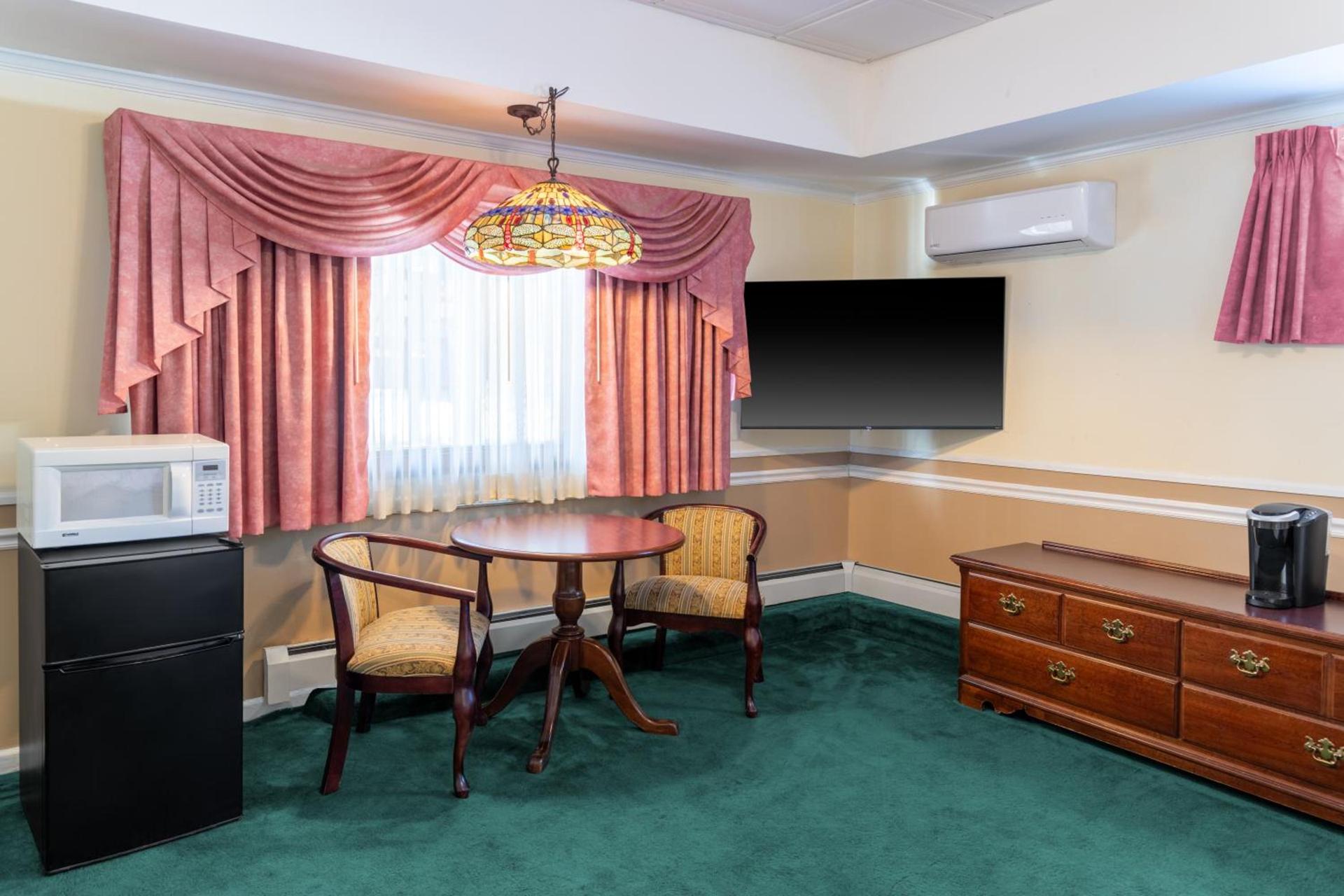 Sara Placid Inn & Suites photo 17