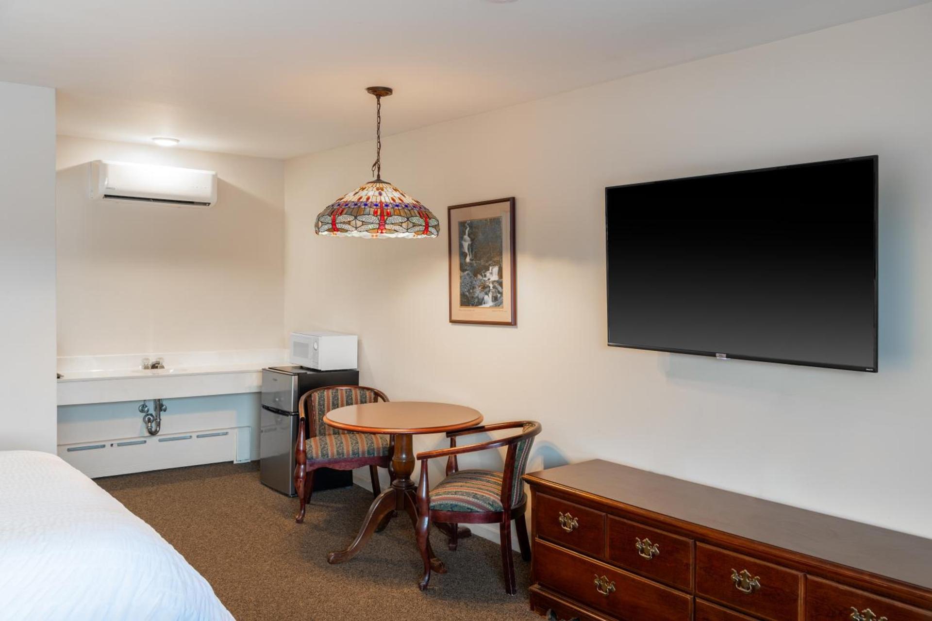 Sara Placid Inn & Suites photo 20