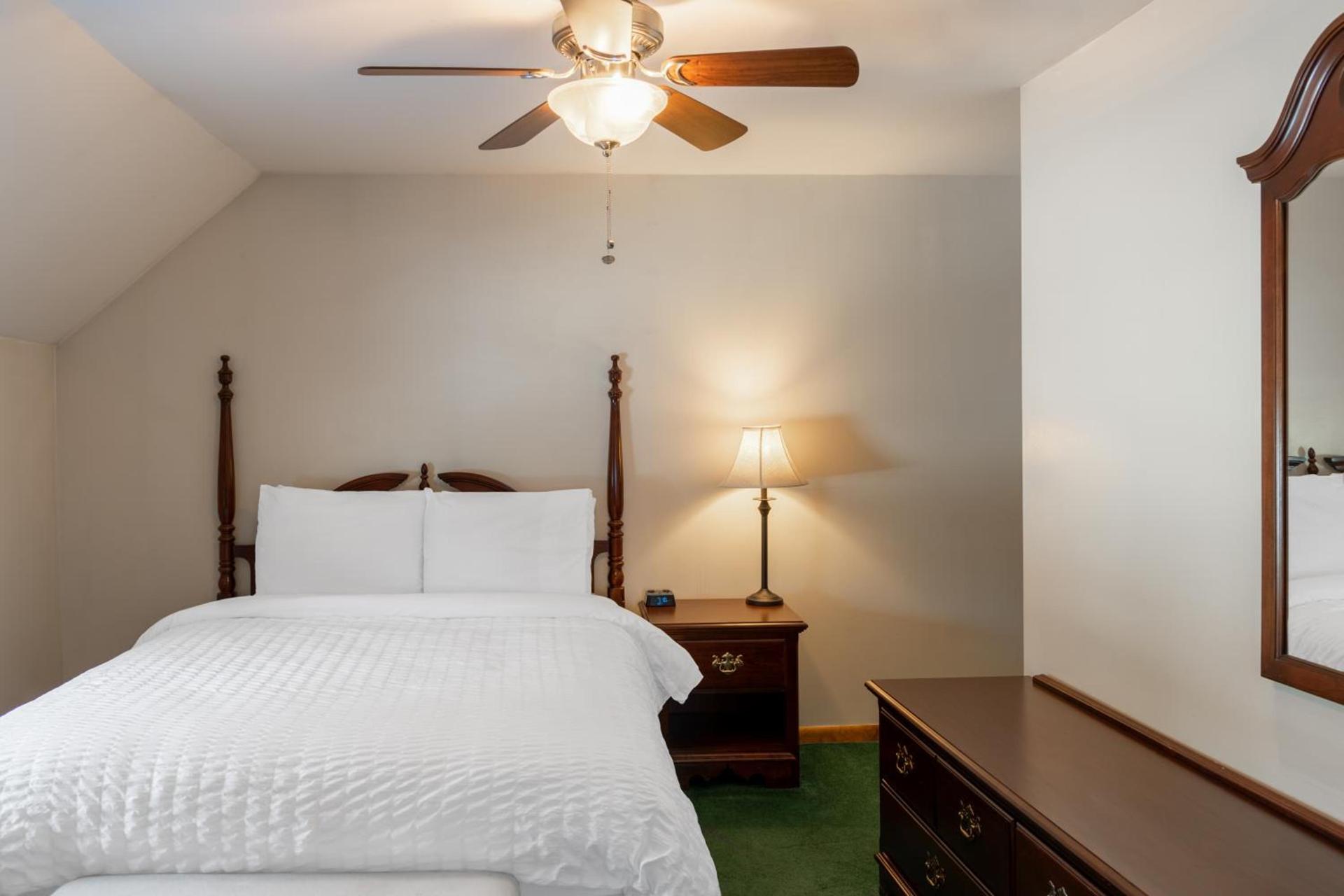 Sara Placid Inn & Suites photo 26