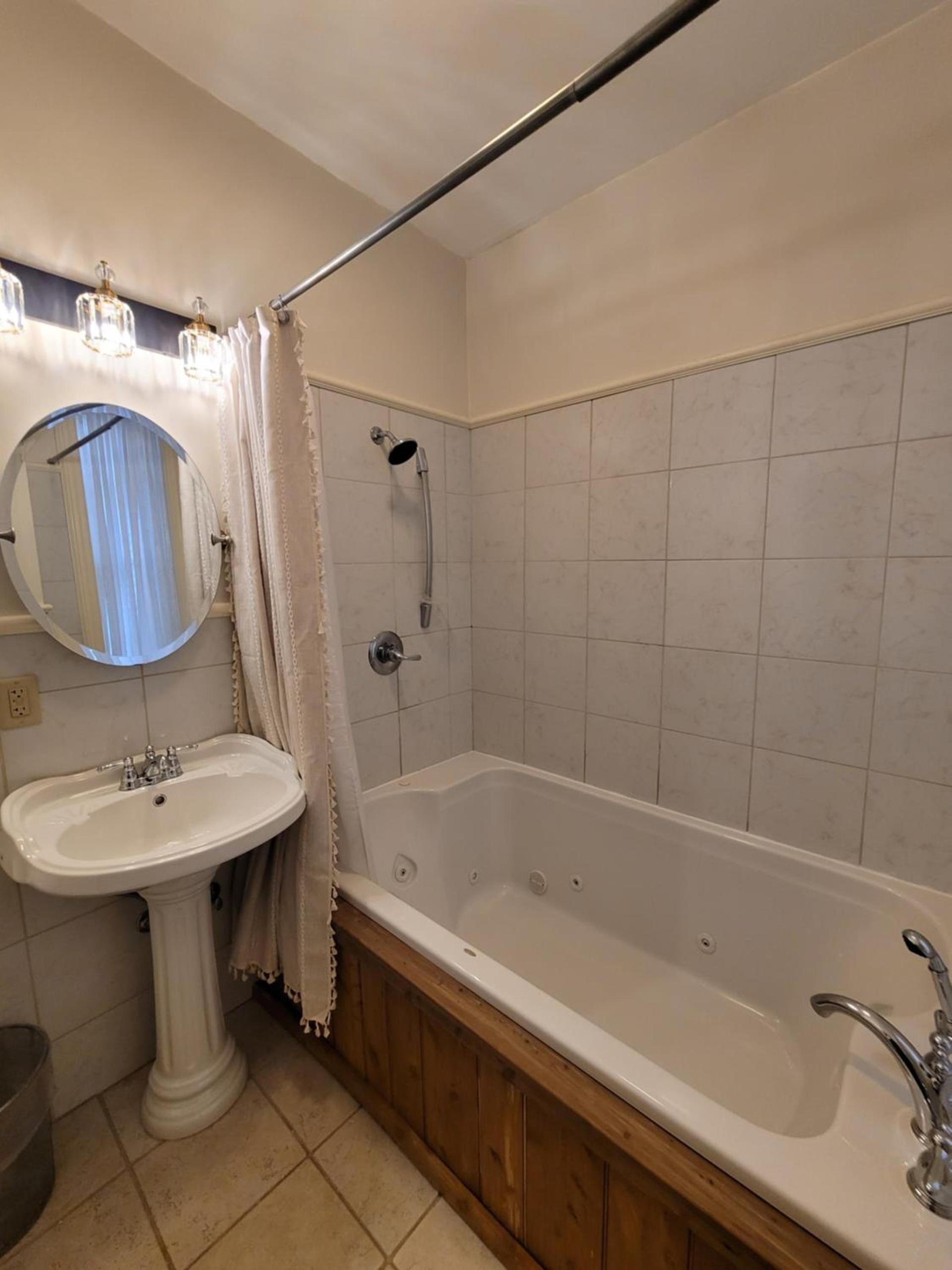 Historic Sion Bass Guest House photo 28