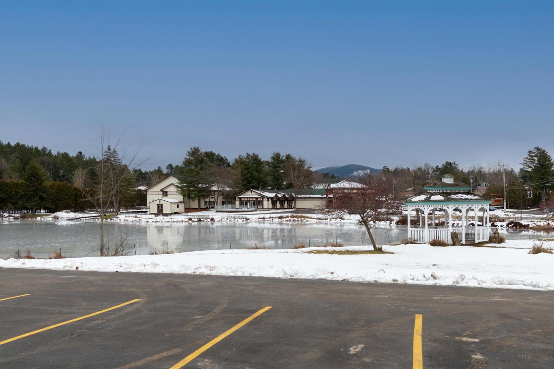 Sara Placid Inn & Suites photo 4