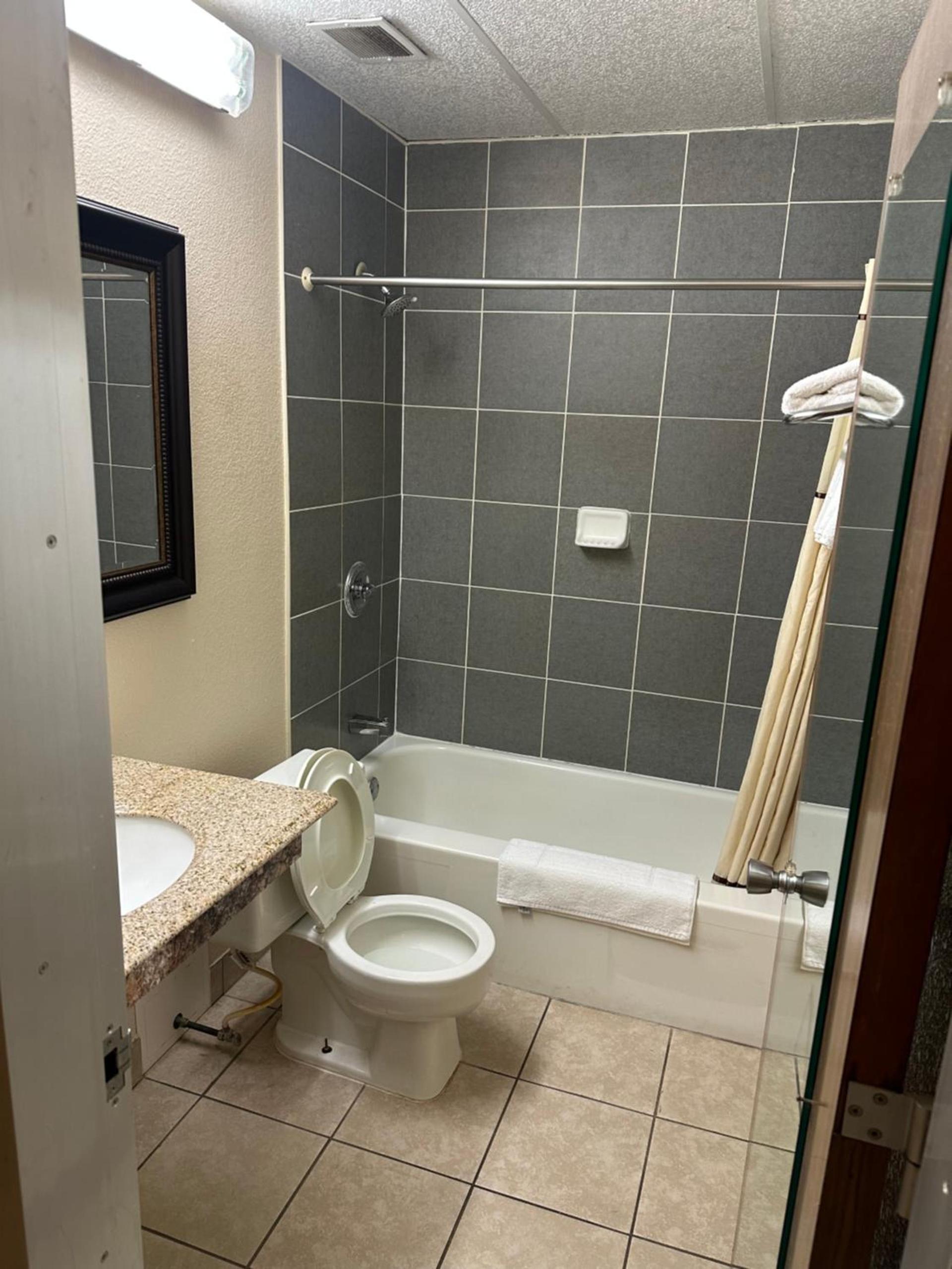 Executive Inn photo 24