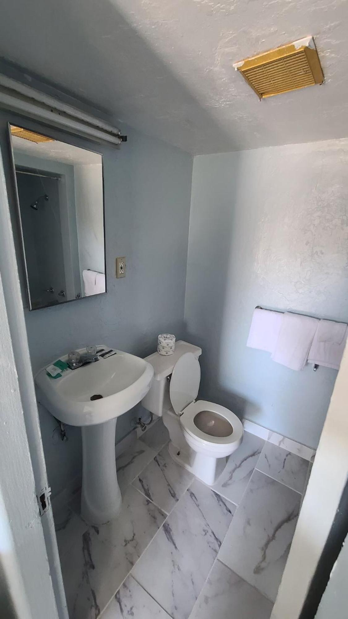 Green spot motel photo 3