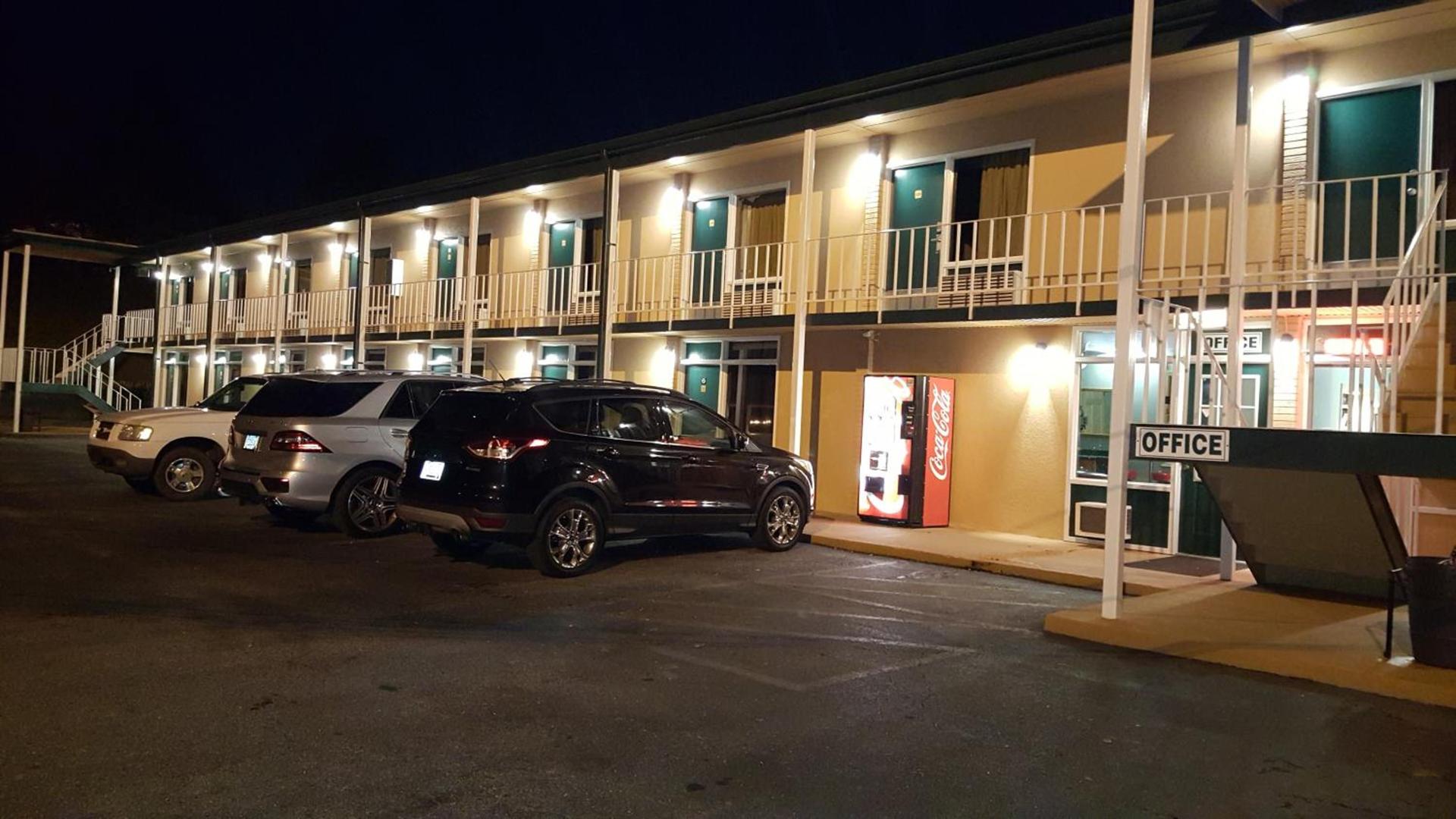 Budget Inn Top of Ellijay photo 8