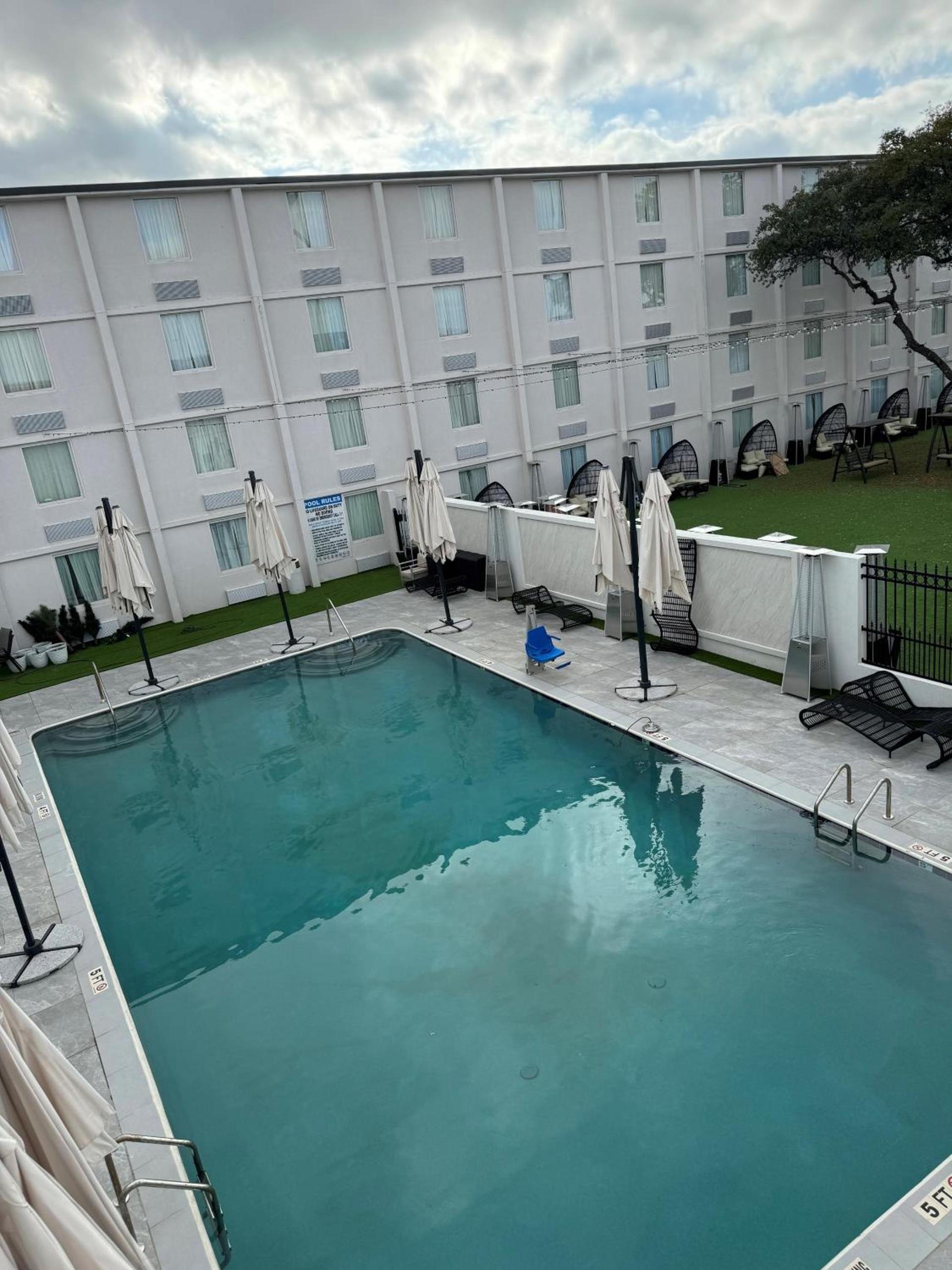 Ramada by Wyndham DFW Airport photo 4