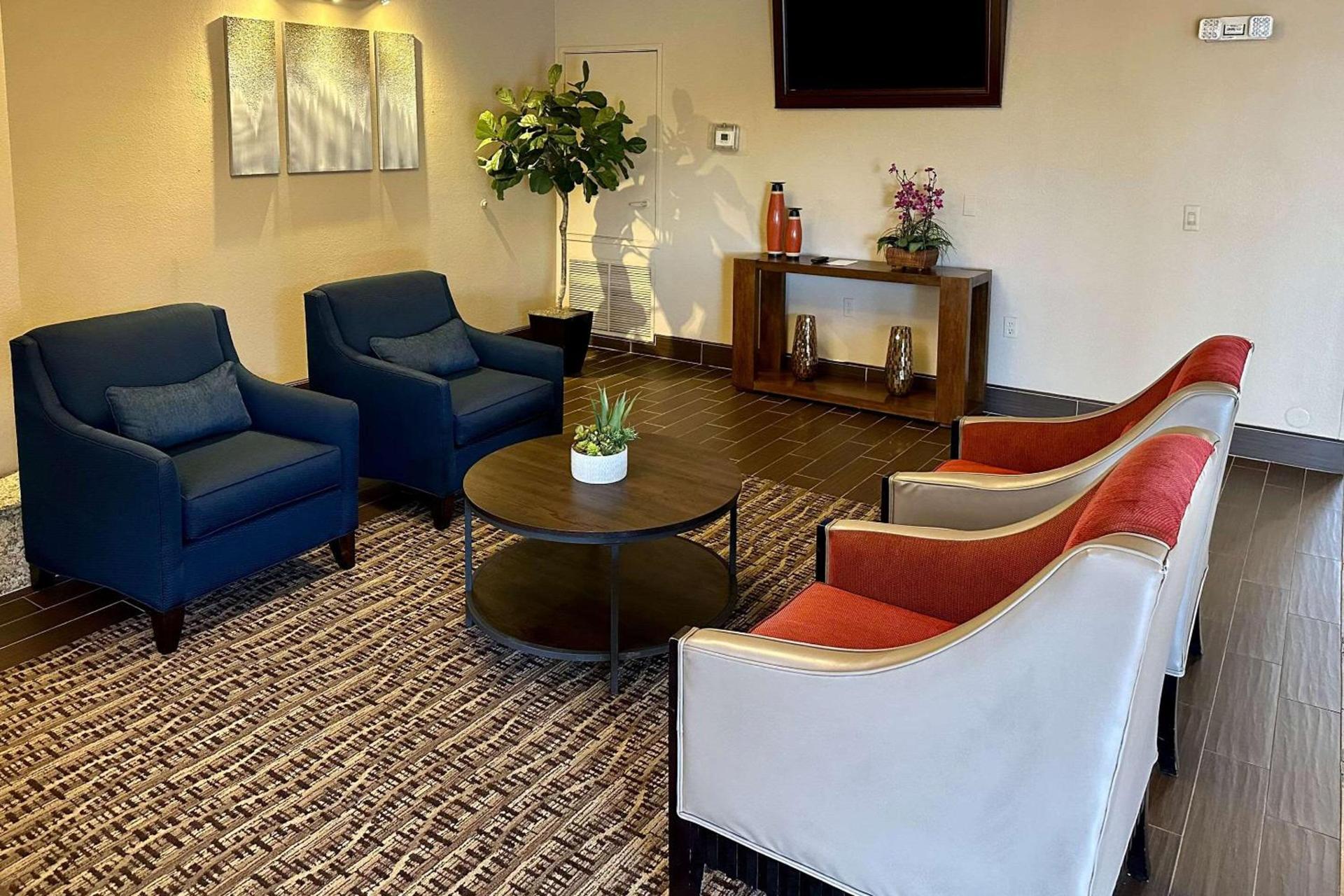 Comfort Inn Phoenix Central City photo 9