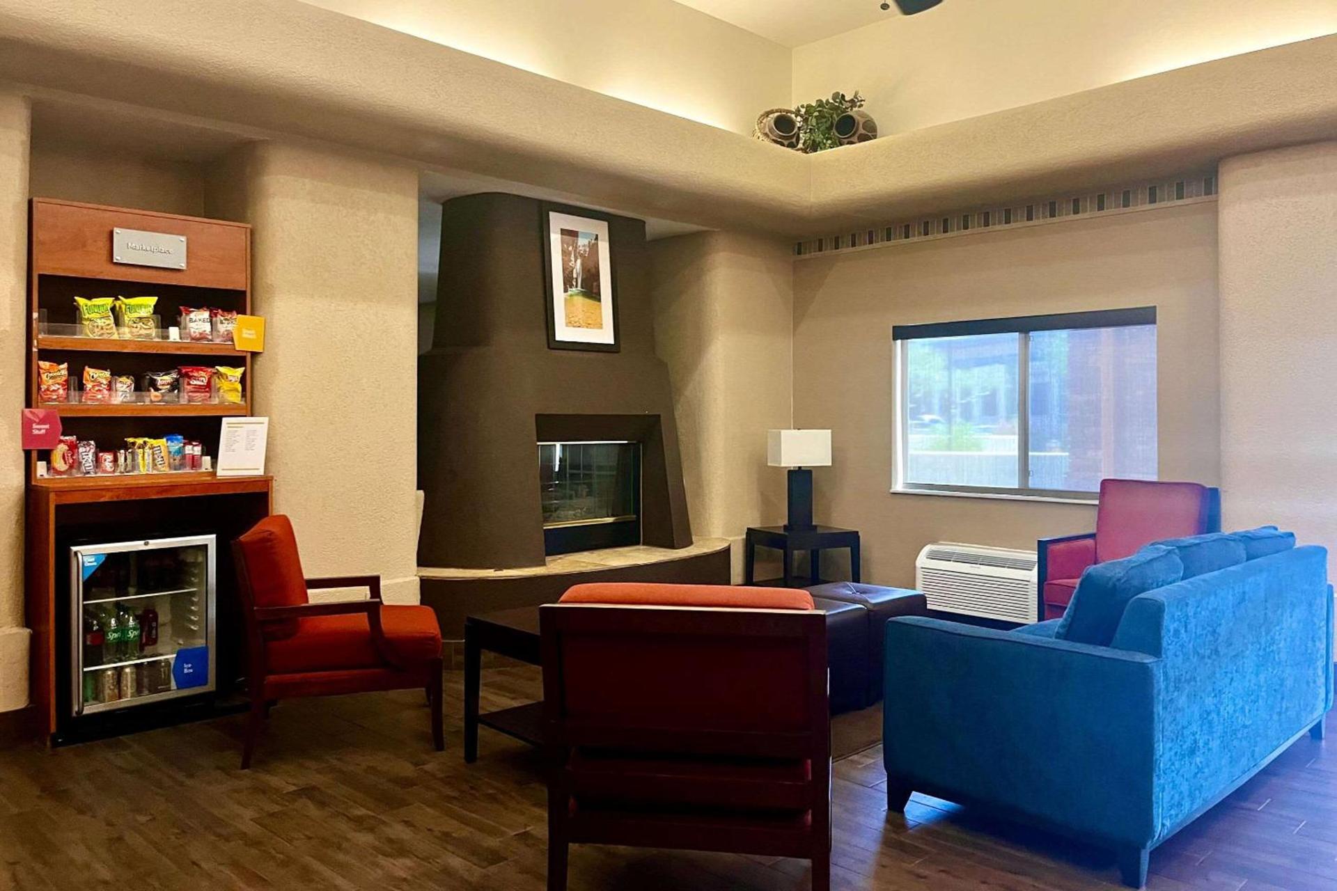 Comfort Suites Peoria Sports Complex photo 3