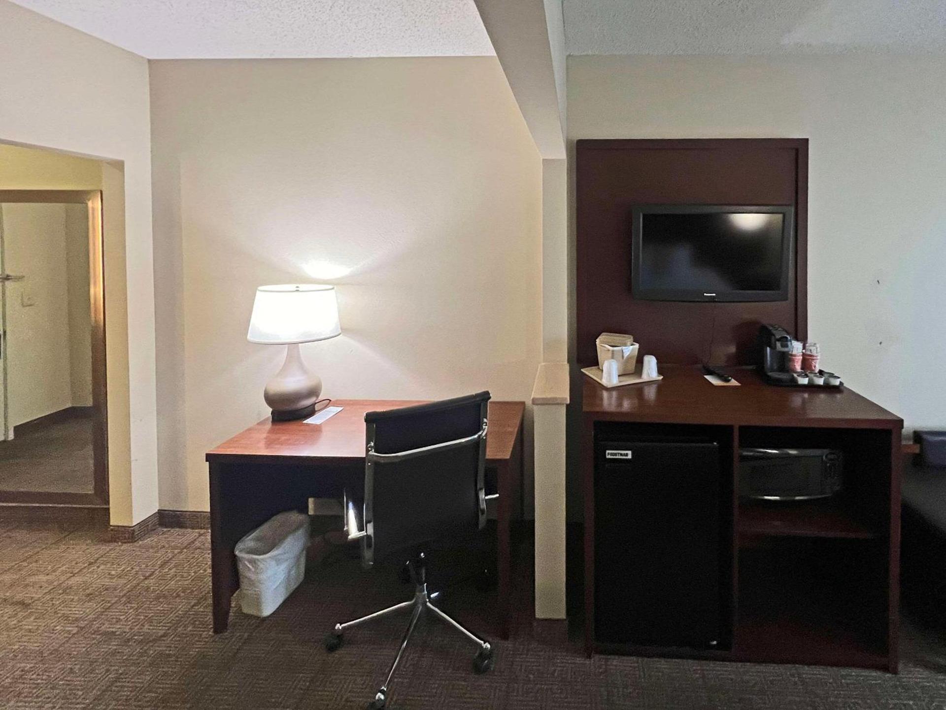 Comfort Suites Peoria Sports Complex photo 11