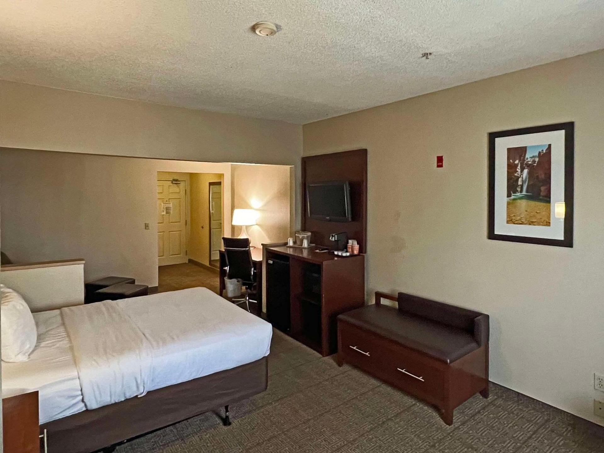 Comfort Suites Peoria Sports Complex photo 12