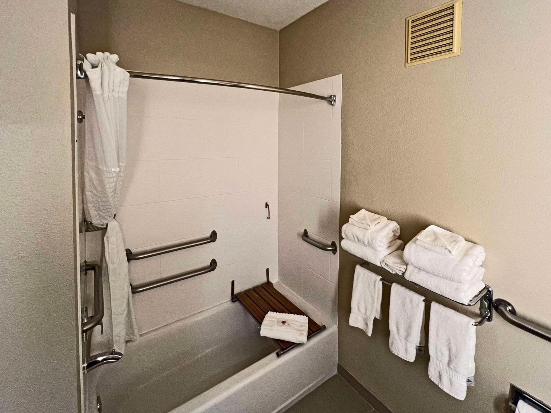 Comfort Suites Peoria Sports Complex photo 13