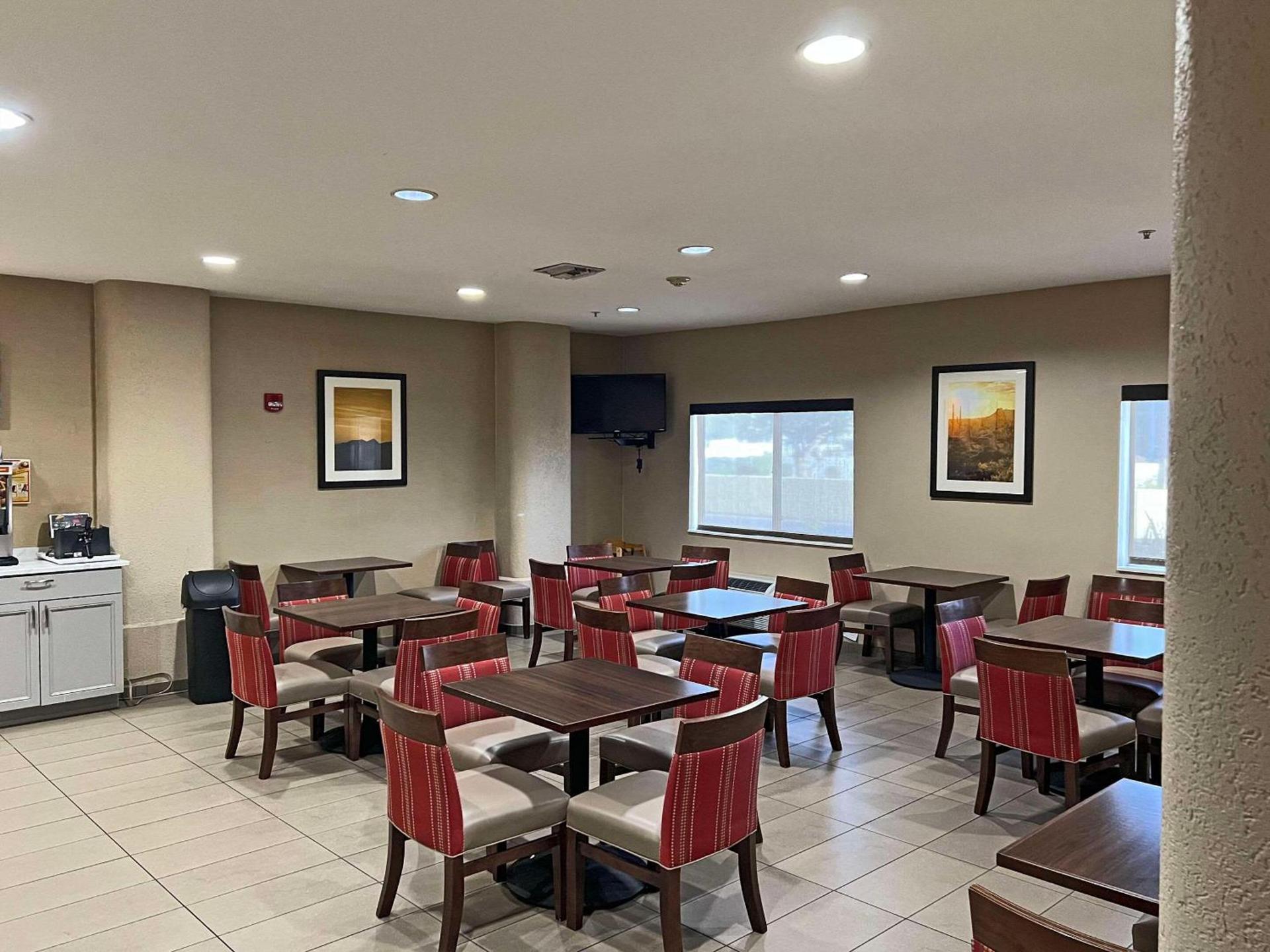 Comfort Suites Peoria Sports Complex photo 22