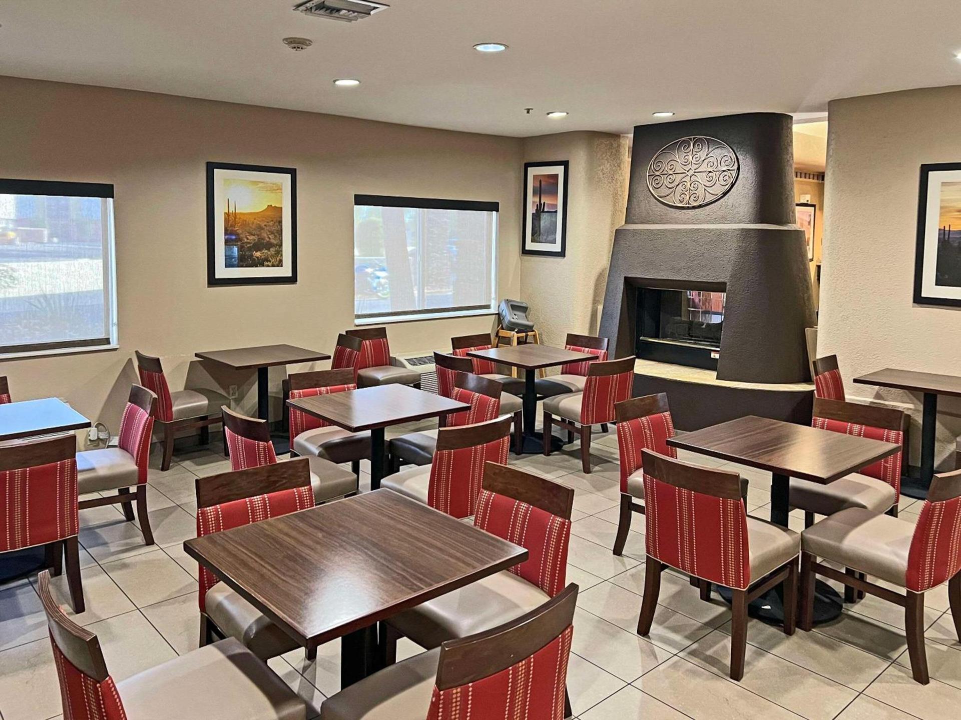 Comfort Suites Peoria Sports Complex photo 24