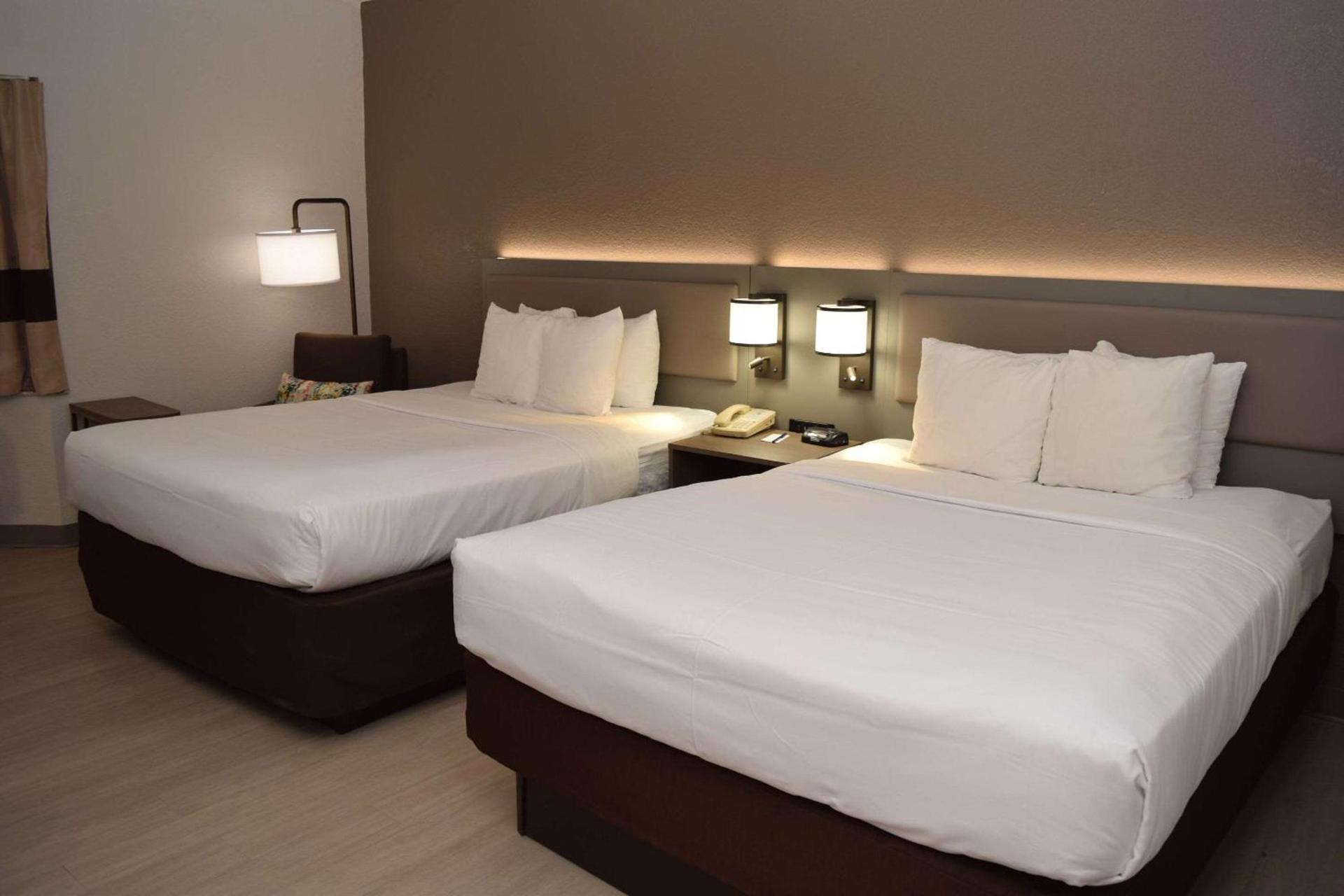Comfort Inn & Suites Syracuse-Carrier Circle photo 33