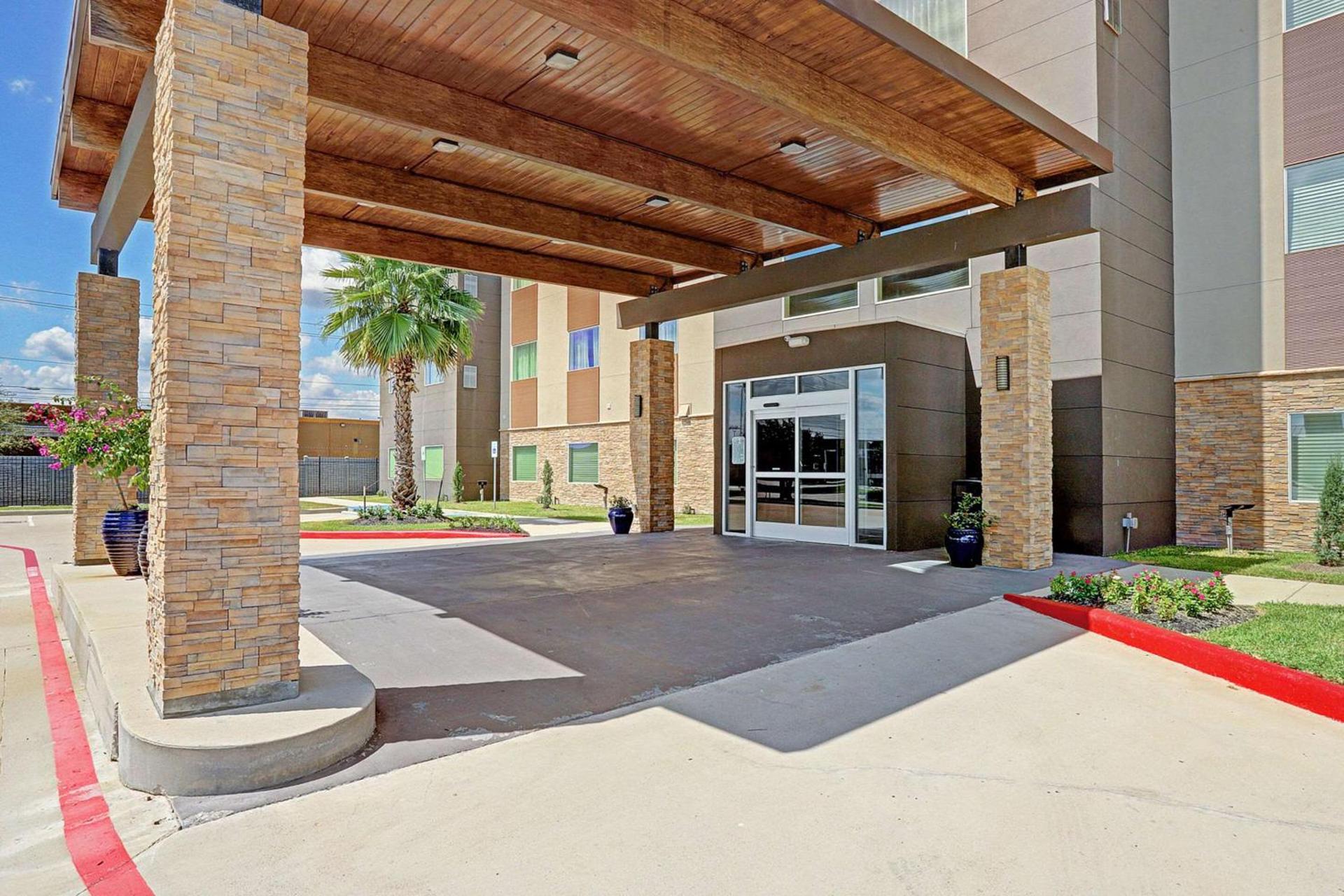 Garner Hotel Houston - Westheimer by IHG photo 2