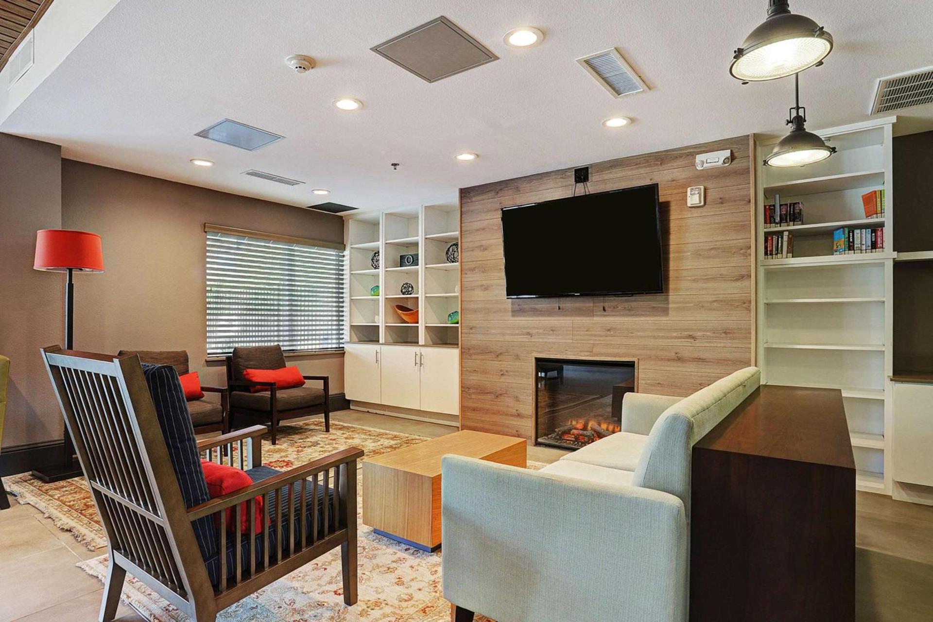 Garner Hotel Houston - Westheimer by IHG photo 4