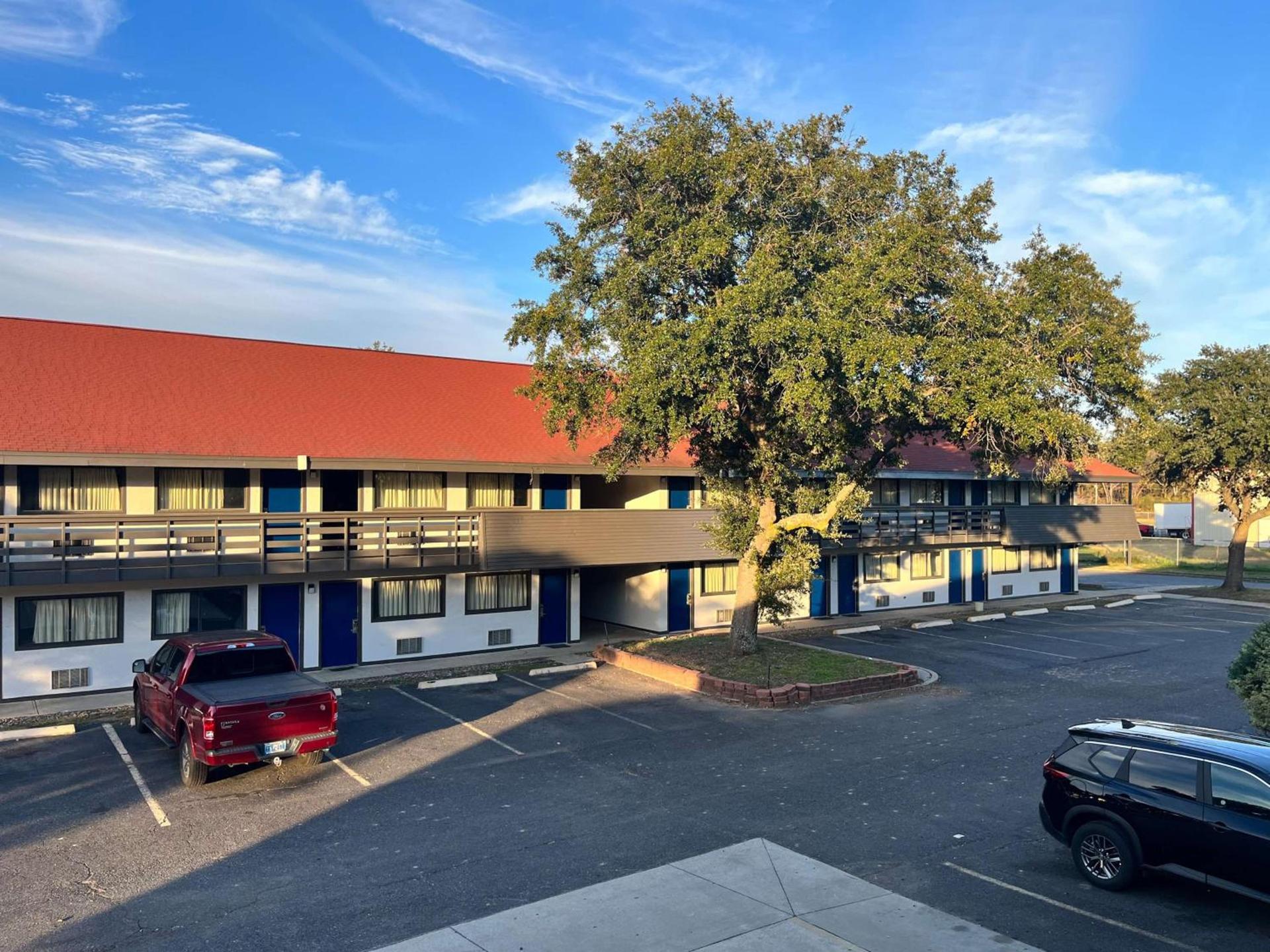 Studio 6 Suites Shreveport, LA Industrial Loop photo 1