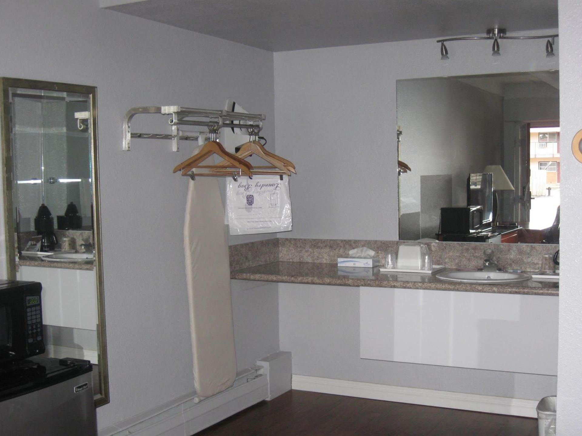 Santa Fe Inn - Pueblo photo 13