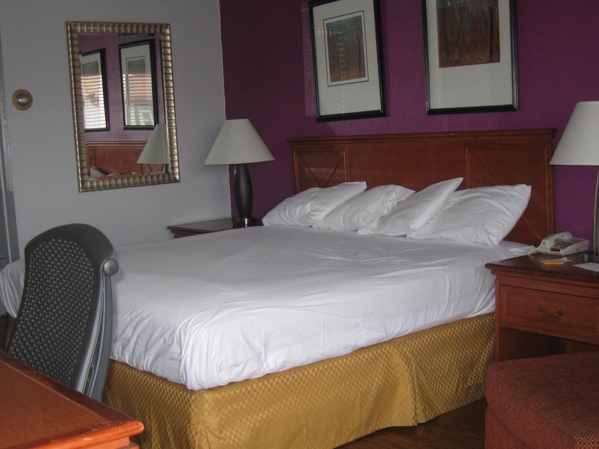 Santa Fe Inn - Pueblo photo 2