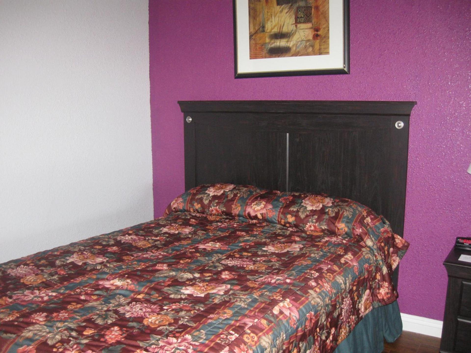 Santa Fe Inn - Pueblo photo 11