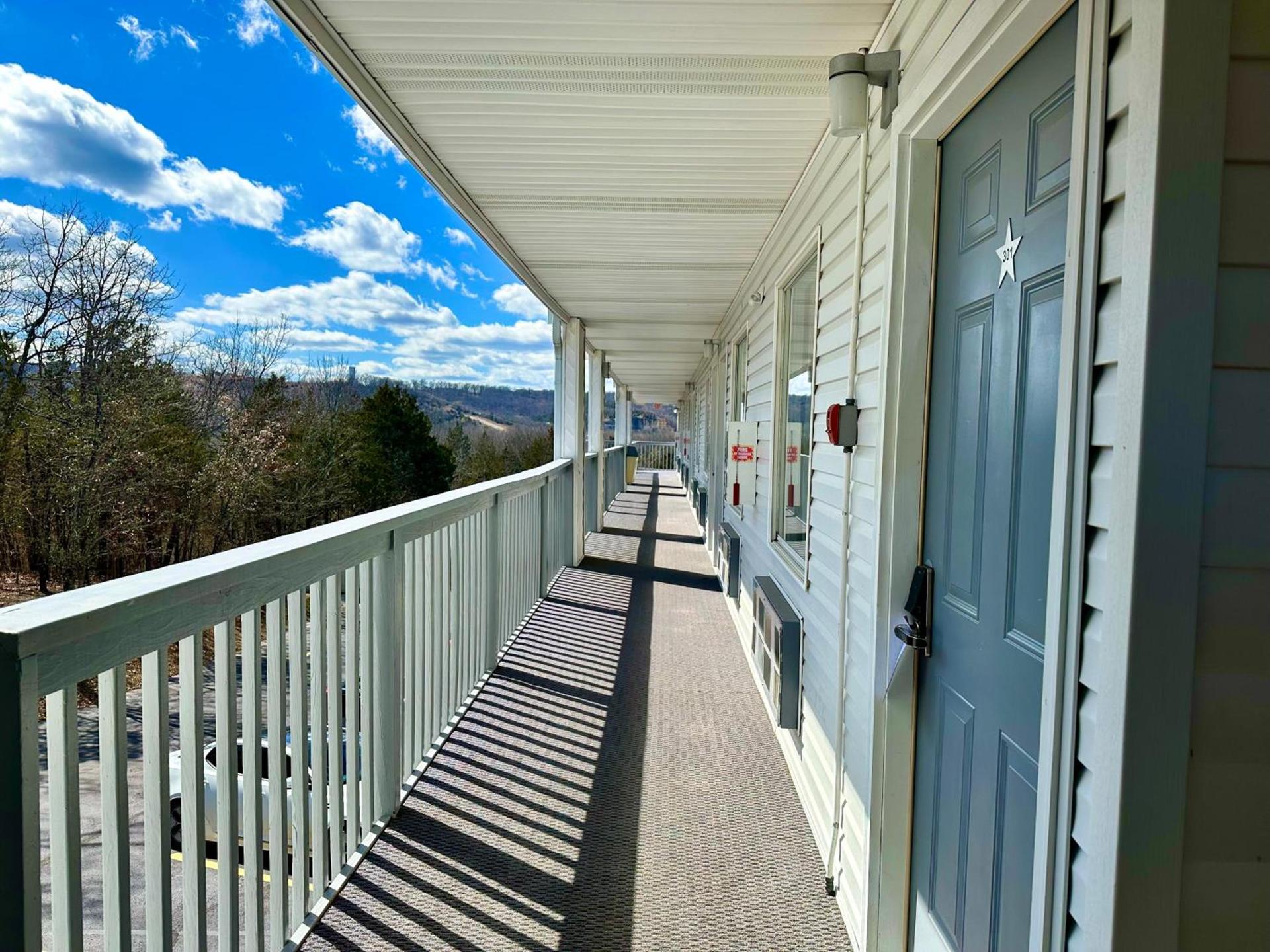 Celebrity Inn photo 25