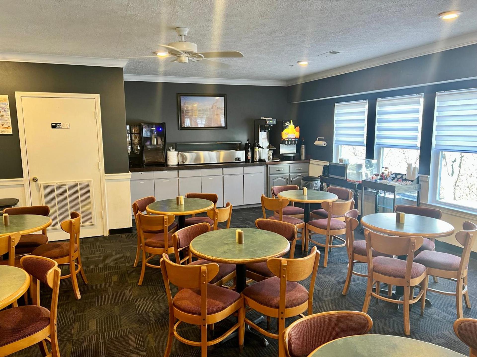 Celebrity Inn photo 27