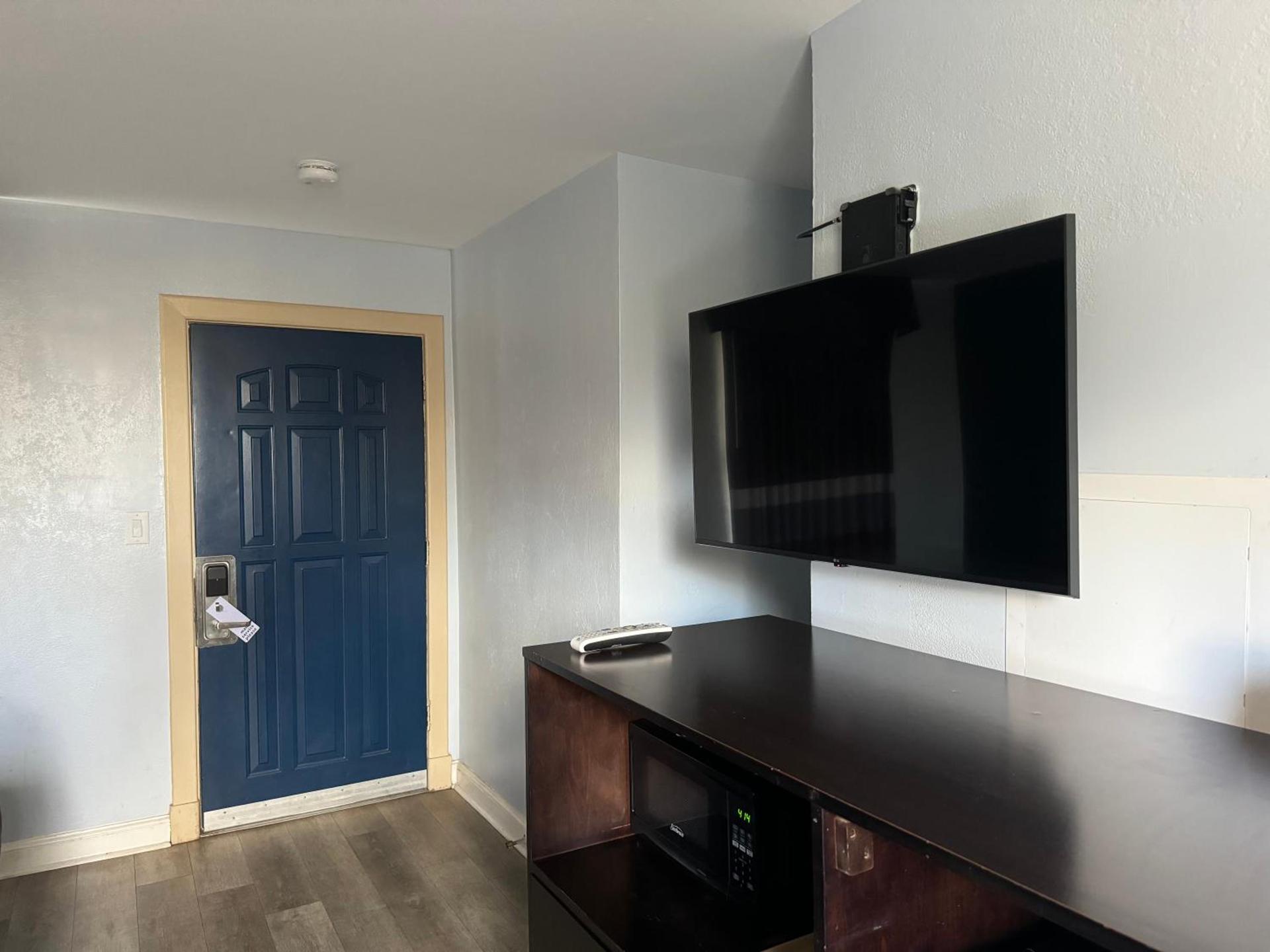 Budget Inn Danville photo 10